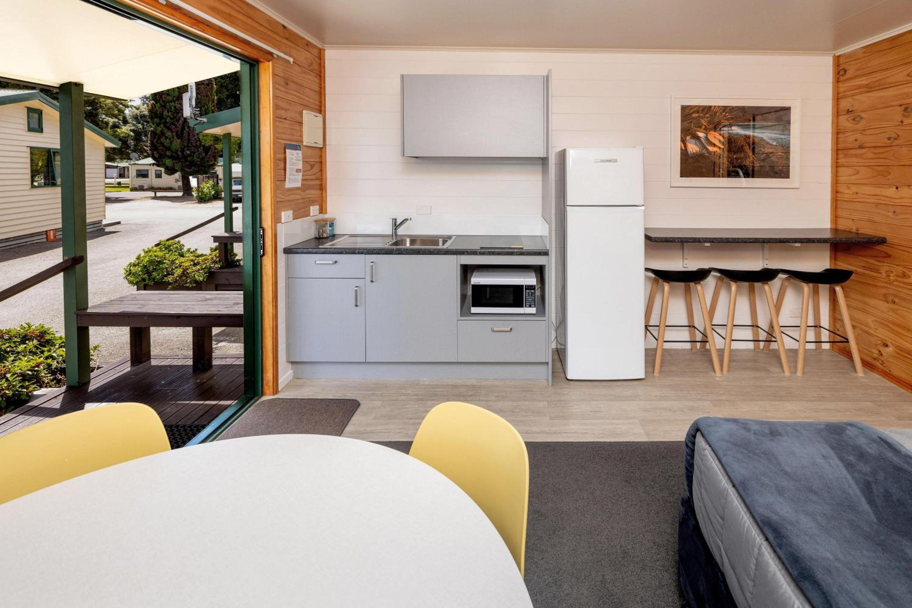 Budget Family Room with Shared Bathroom photo 3