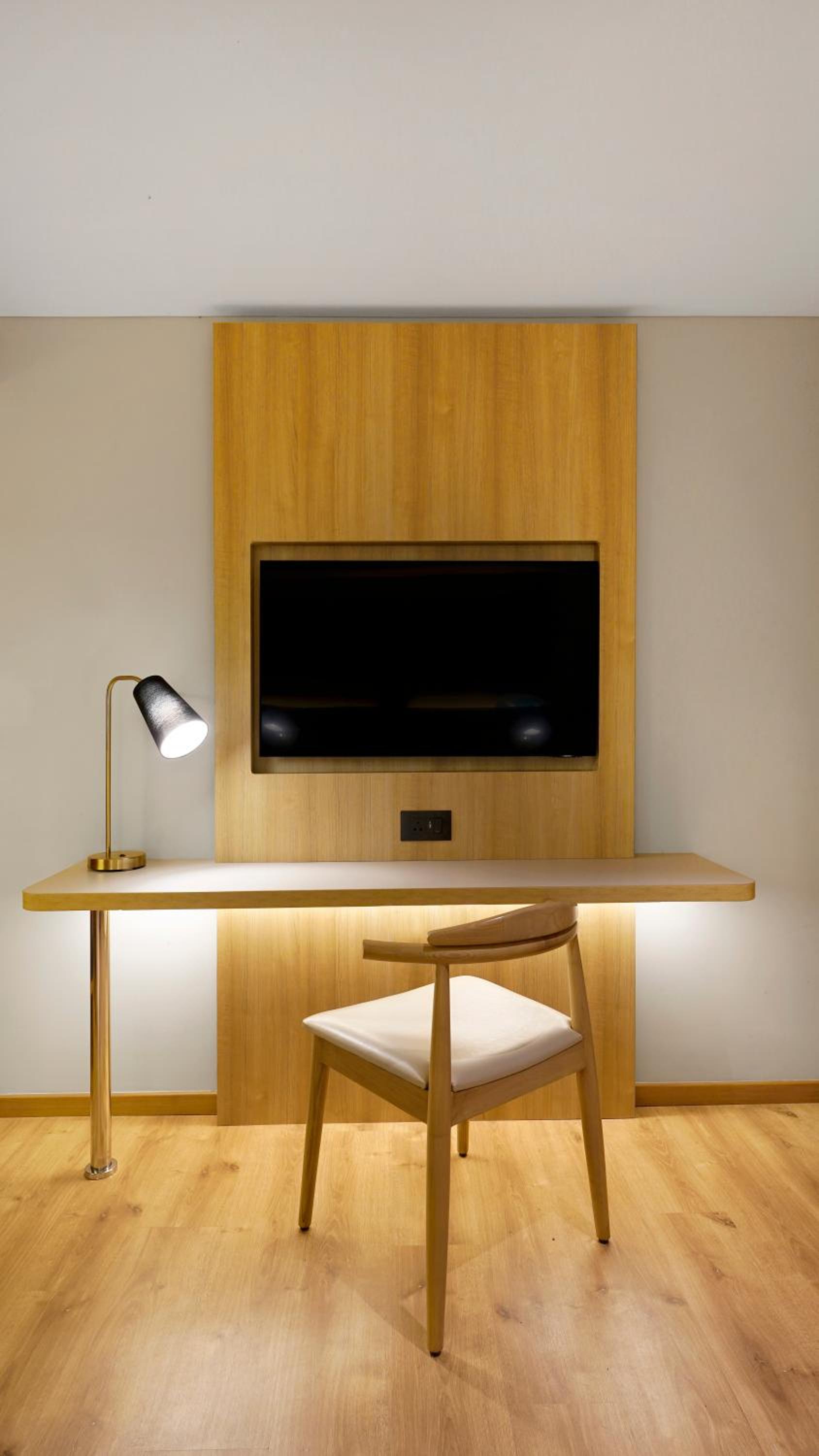Superior King Room - Non-Smoking photo 3