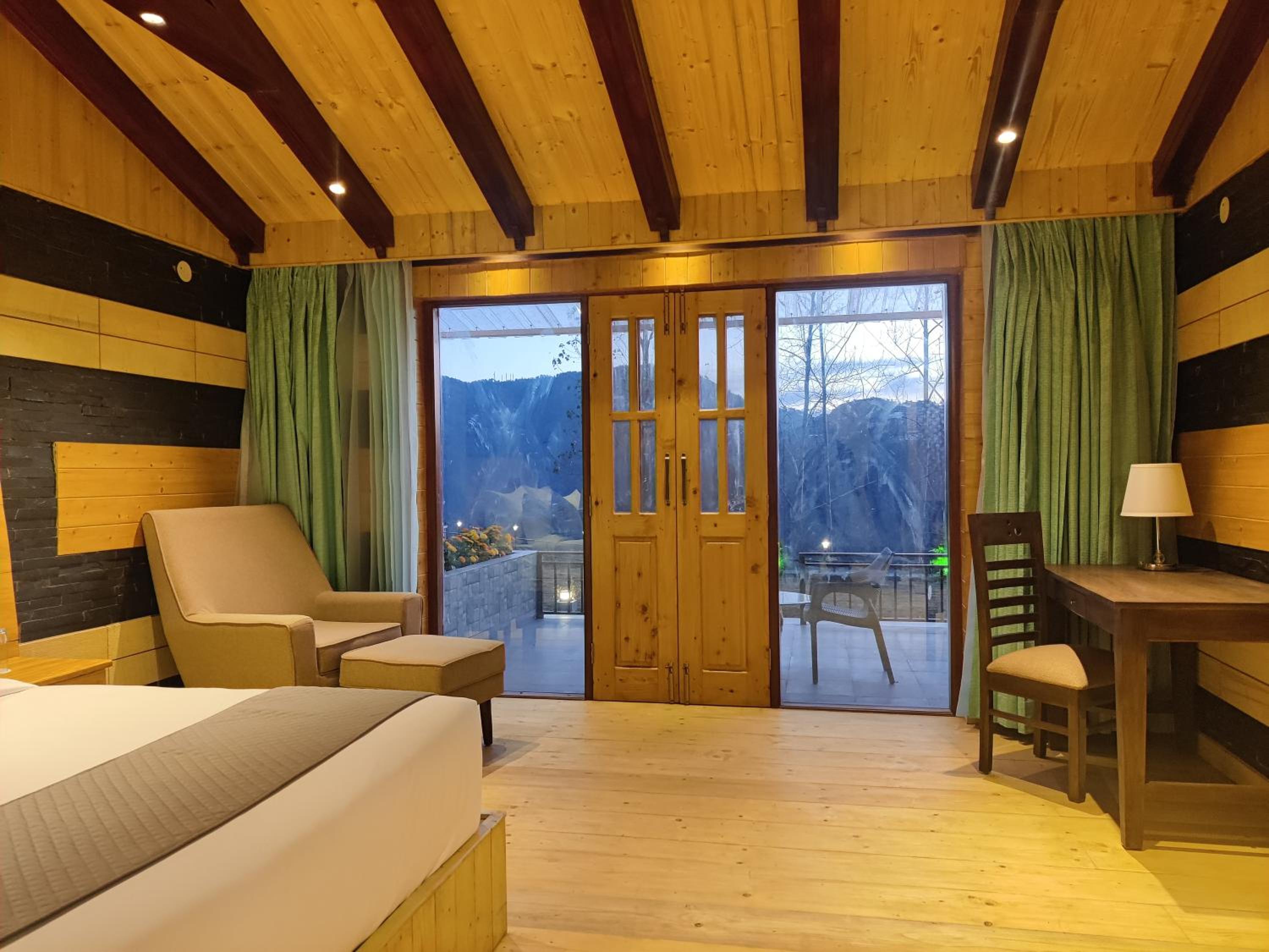 Luxury One Room Cottage- Enjoy complimentary Hi-Tea Timing 5-6Pm photo 2