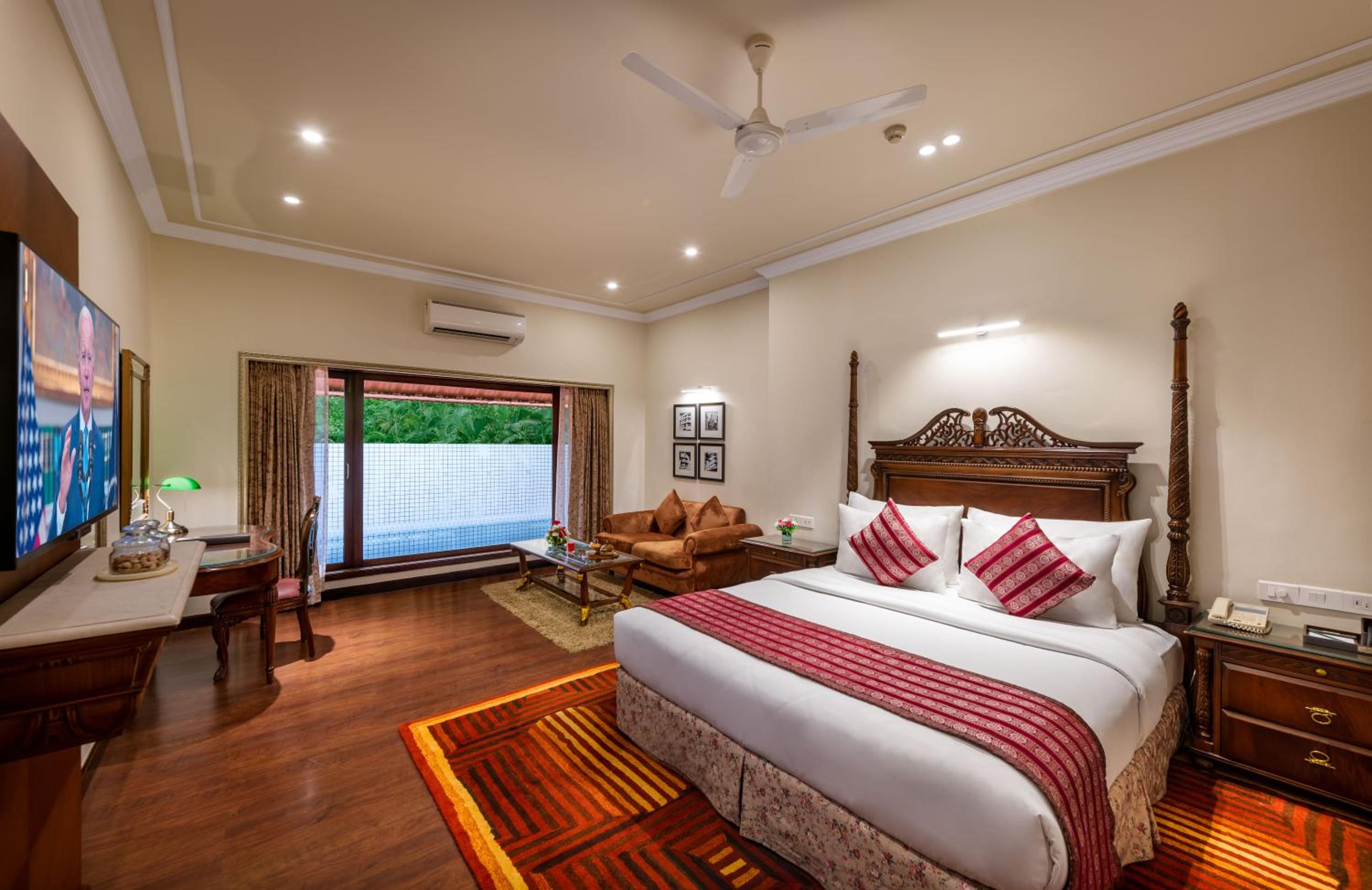 Executive Cottage Garden Facing King - - 10% Discount on Foods & Soft Beverages* | 15% Discounts on Laundry Services* | INR 500 spa credit during your stay on selective Massage services. TnC Apply.* - Photo 2