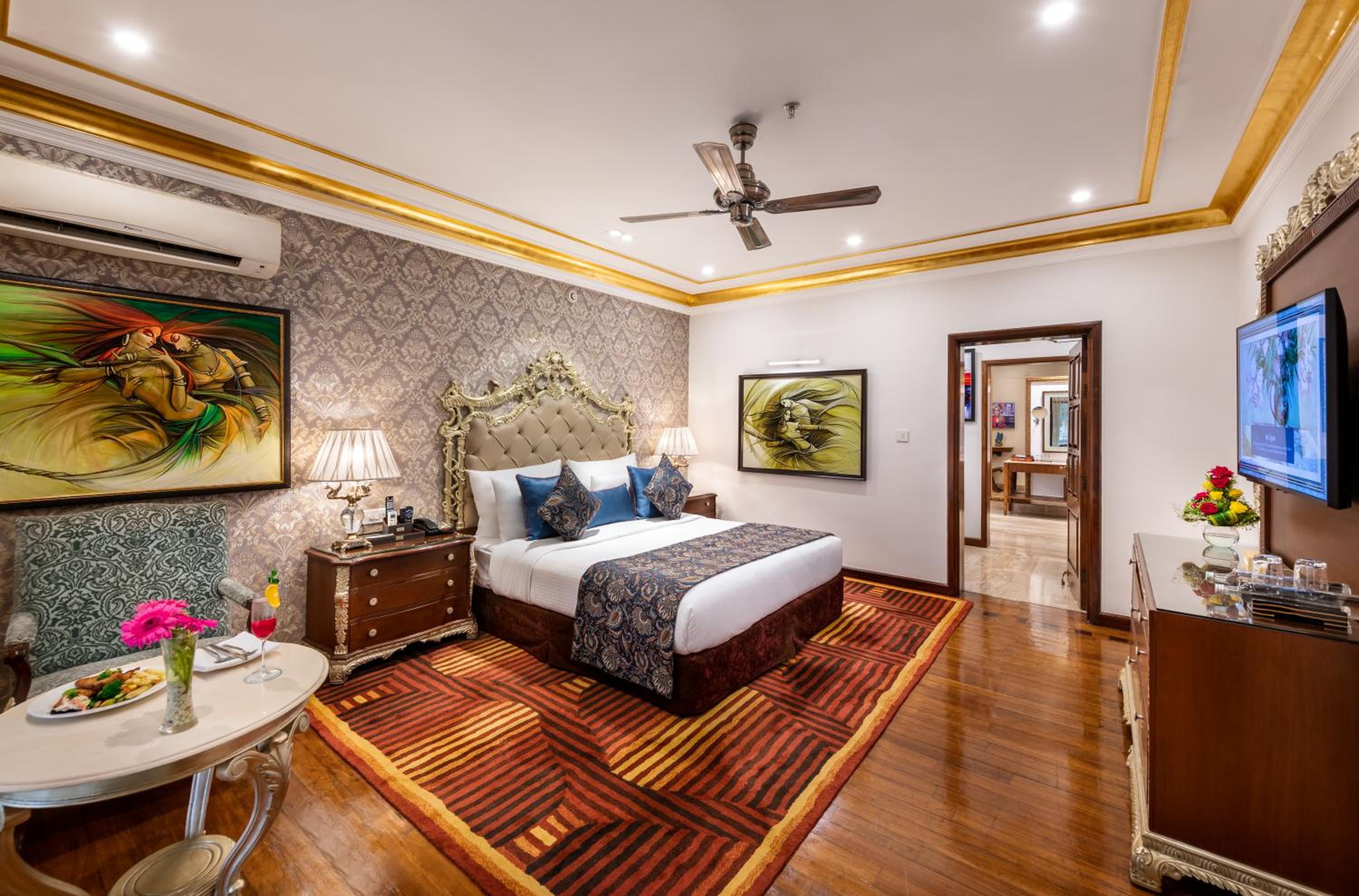 Royal Villa  - 10% Discount on Foods & Soft Beverages* | 15% Discounts on Laundry Services* | INR 500 spa credit during your stay on selective Massage services. TnC Apply.* | Free Mini-bar - 2 cans of soft Beverages (Once on Arrival) - Photo 1