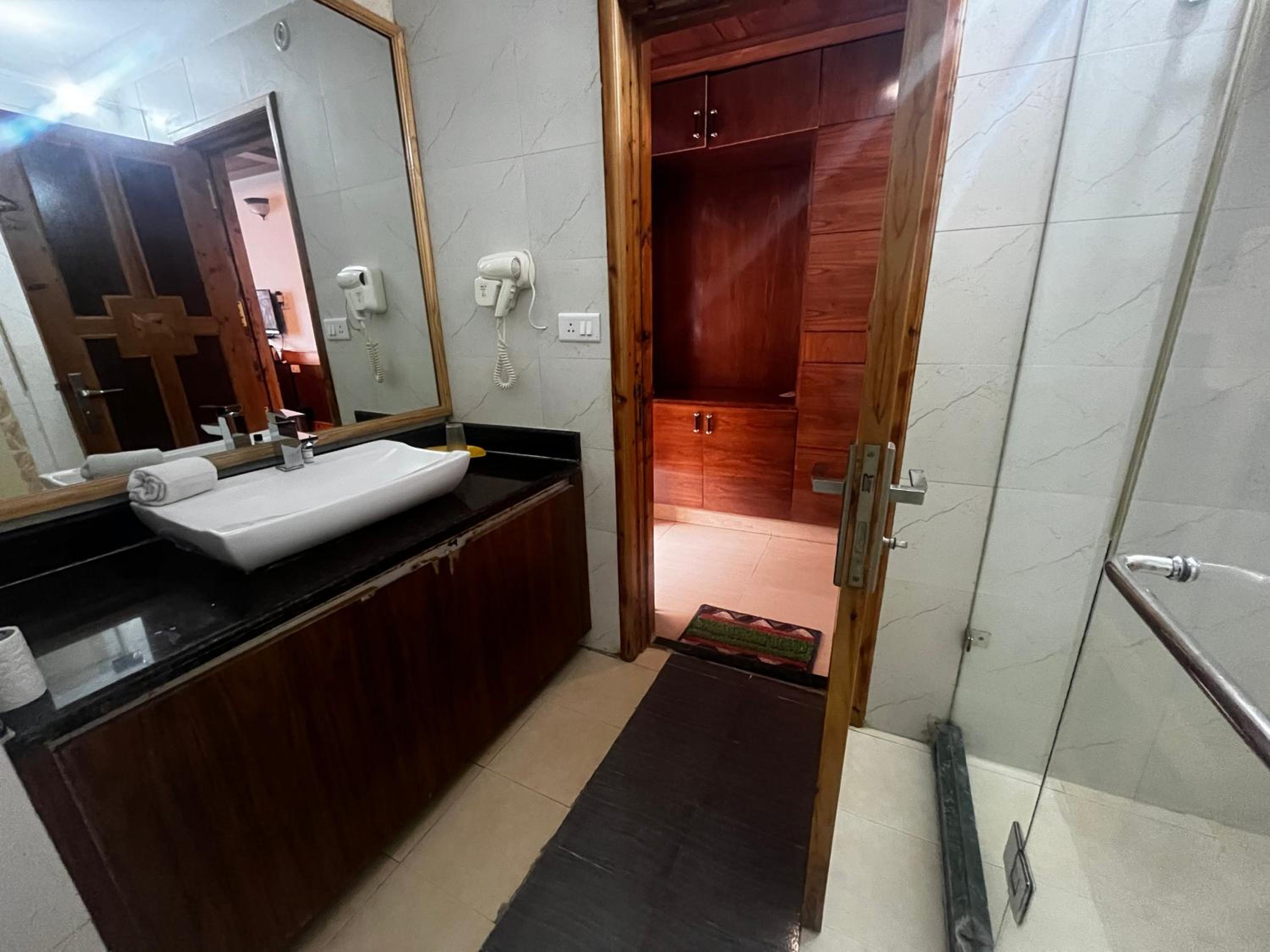 Deluxe Double Room with Balcony - Photo 2