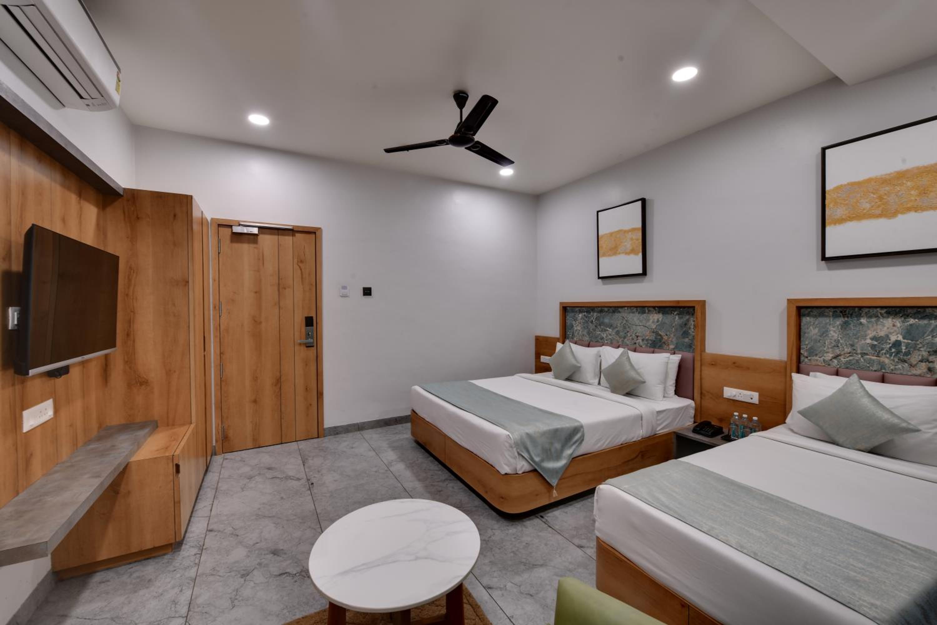 Economy Triple Room photo 1