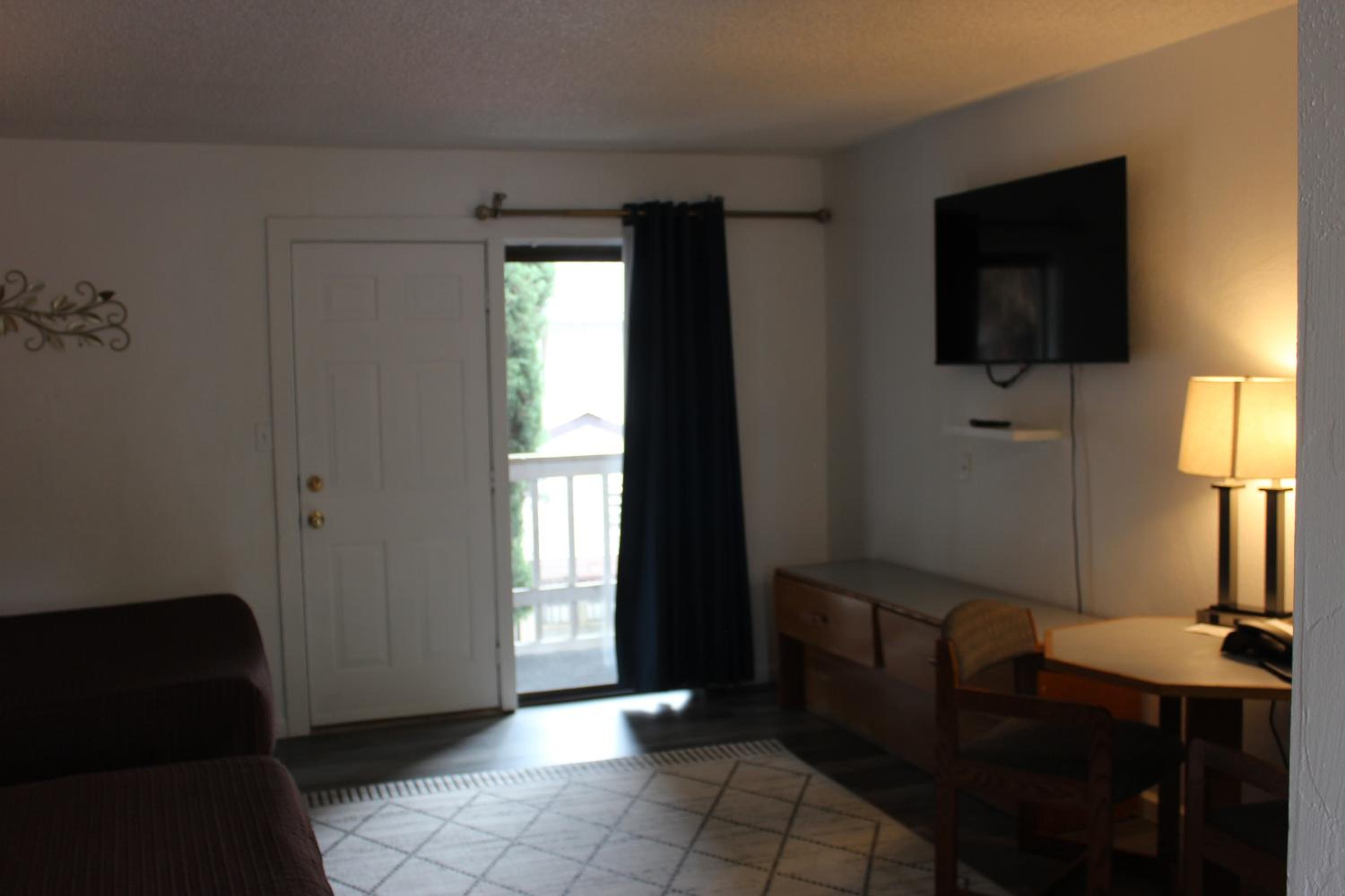 Queen Room with Two Queen Beds - Photo 15