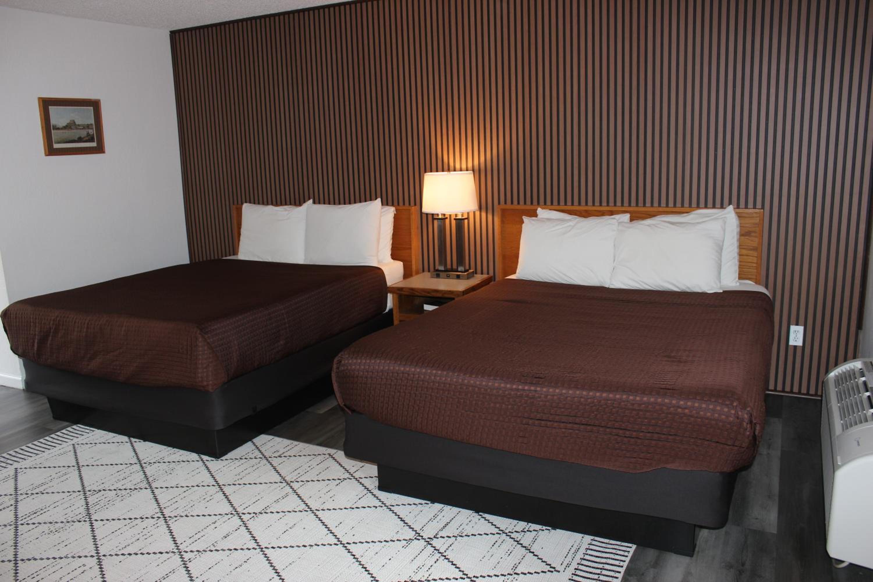 Queen Room with Two Queen Beds - Photo 1