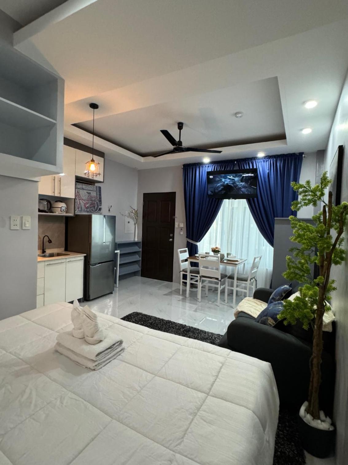 Deluxe King Studio photo 2