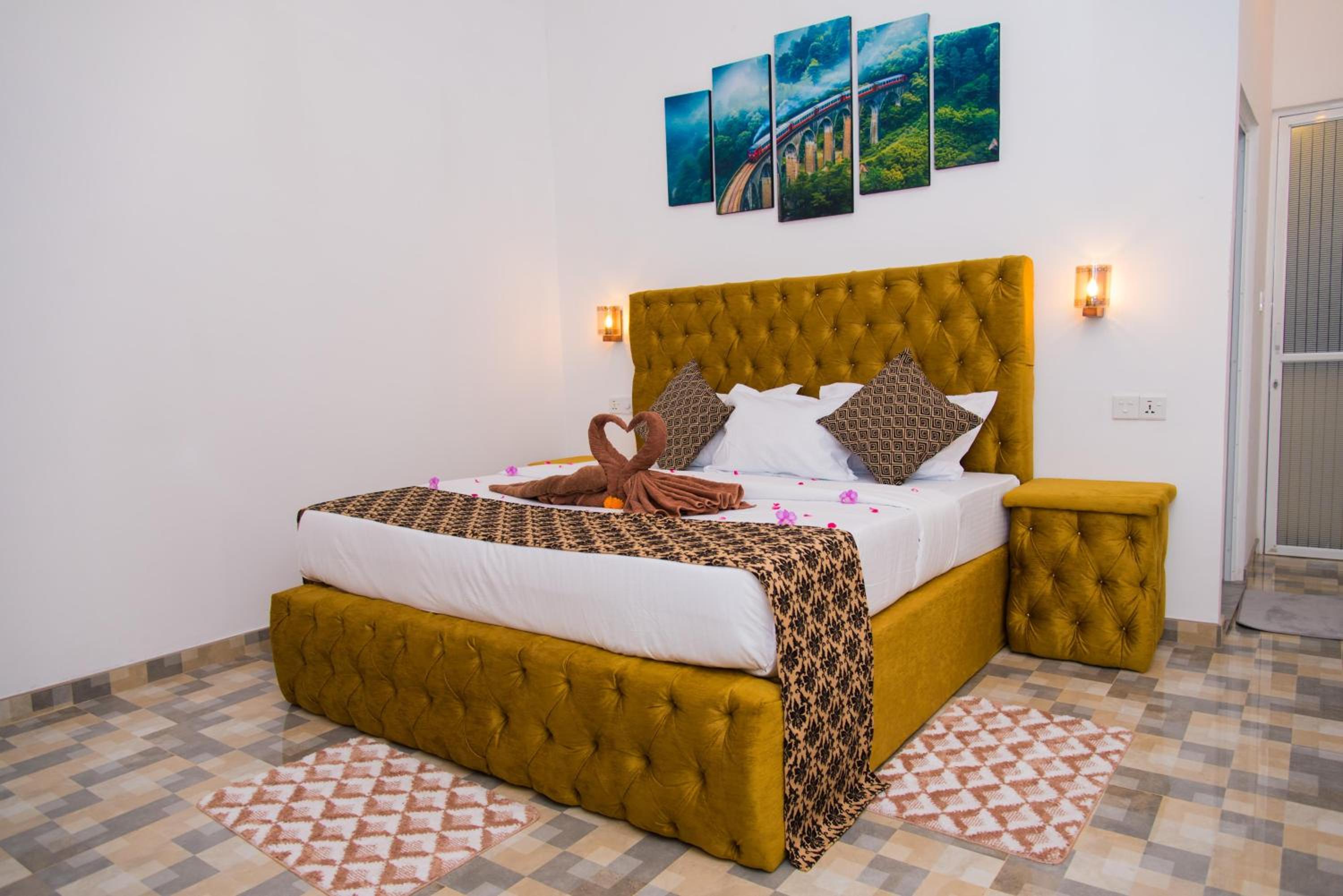 Deluxe Double Room with Balcony photo 3
