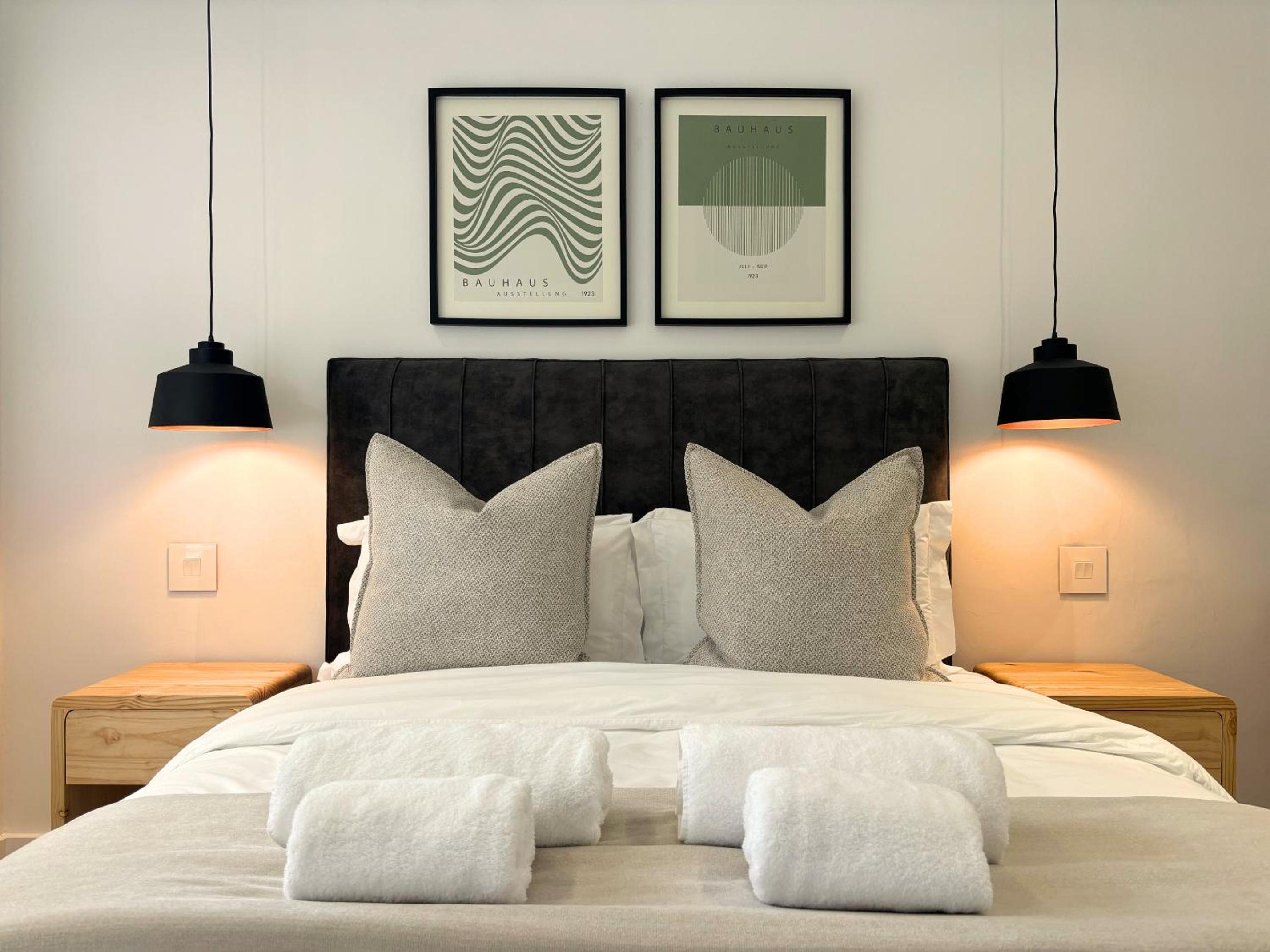 Premier Queen Room