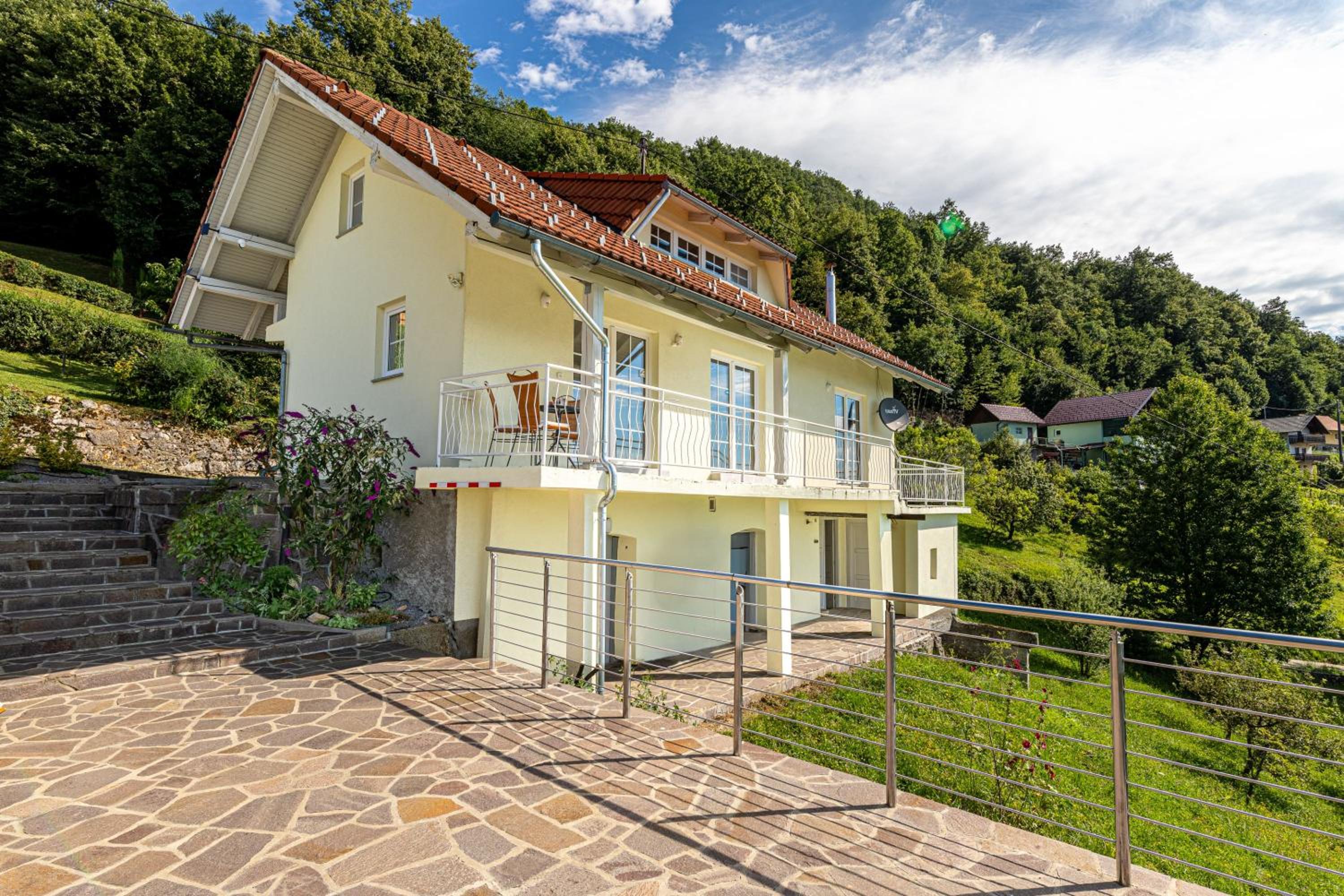 Villa photo 3
