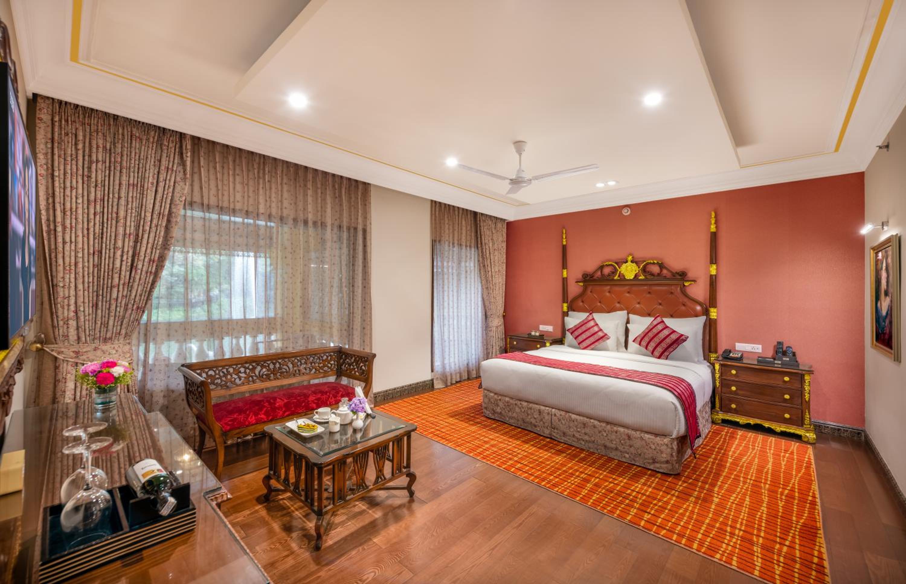 Deluxe Suite - 10% Discount on Foods & Soft Beverages* | 15% Discounts on Laundry Services* | INR 500 spa credit during your stay on selective Massage services. TnC Apply.* | Free Mini-bar - 2 cans of soft Beverages (Once on Arrival) - Photo 1
