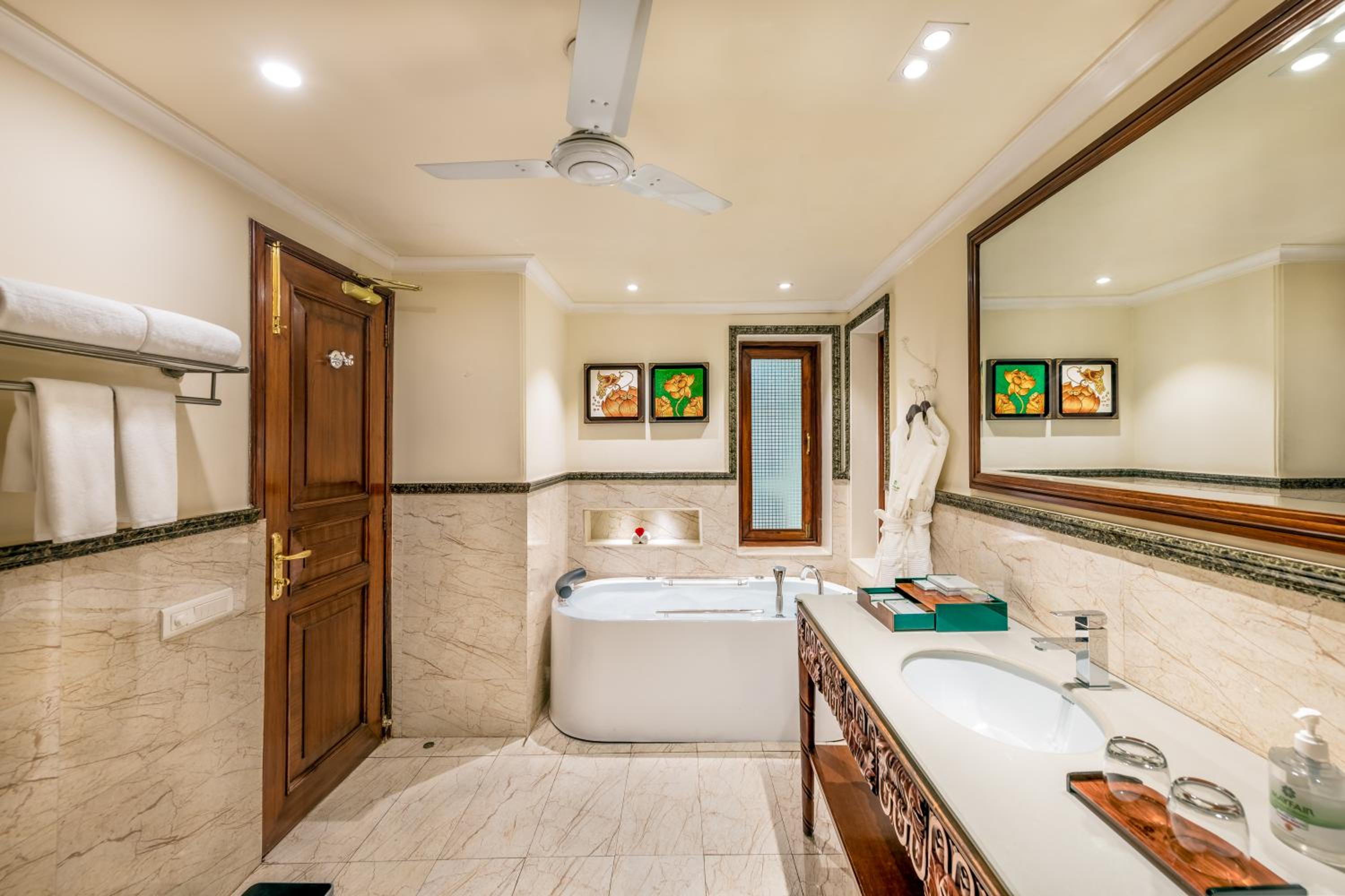 Deluxe Suite - 10% Discount on Foods & Soft Beverages* | 15% Discounts on Laundry Services* | INR 500 spa credit during your stay on selective Massage services. TnC Apply.* | Free Mini-bar - 2 cans of soft Beverages (Once on Arrival) - Photo 6