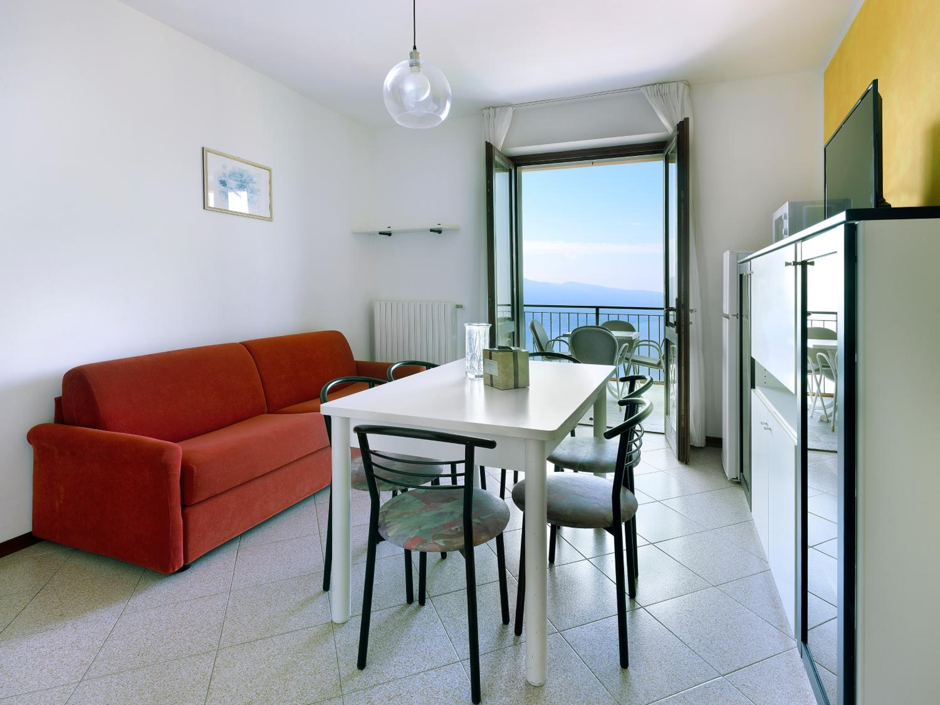 Basic Two-Bedroom Apartment with Lake View photo 3
