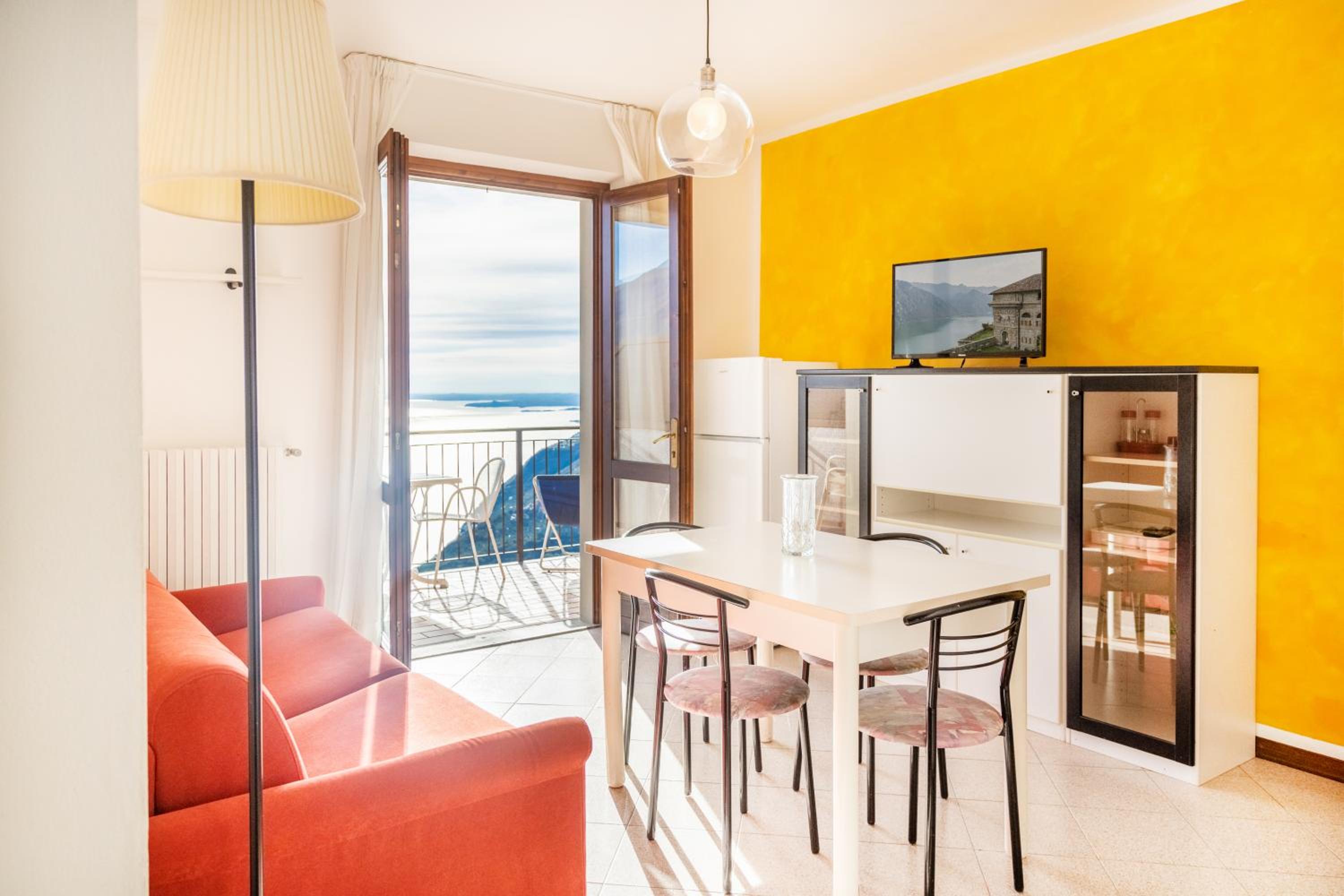 Basic Two-Bedroom Apartment with Lake View photo 1