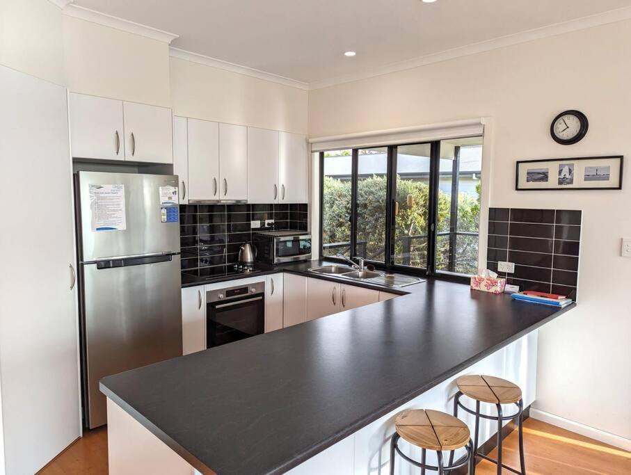 Three-Bedroom House photo 2