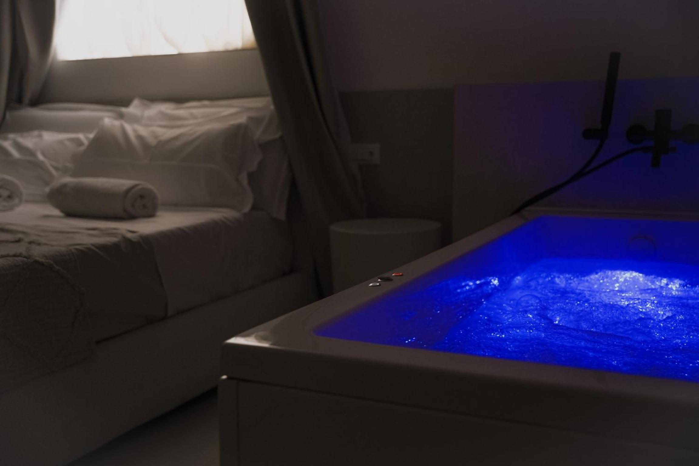 Queen Room with Spa Bath - Photo 9