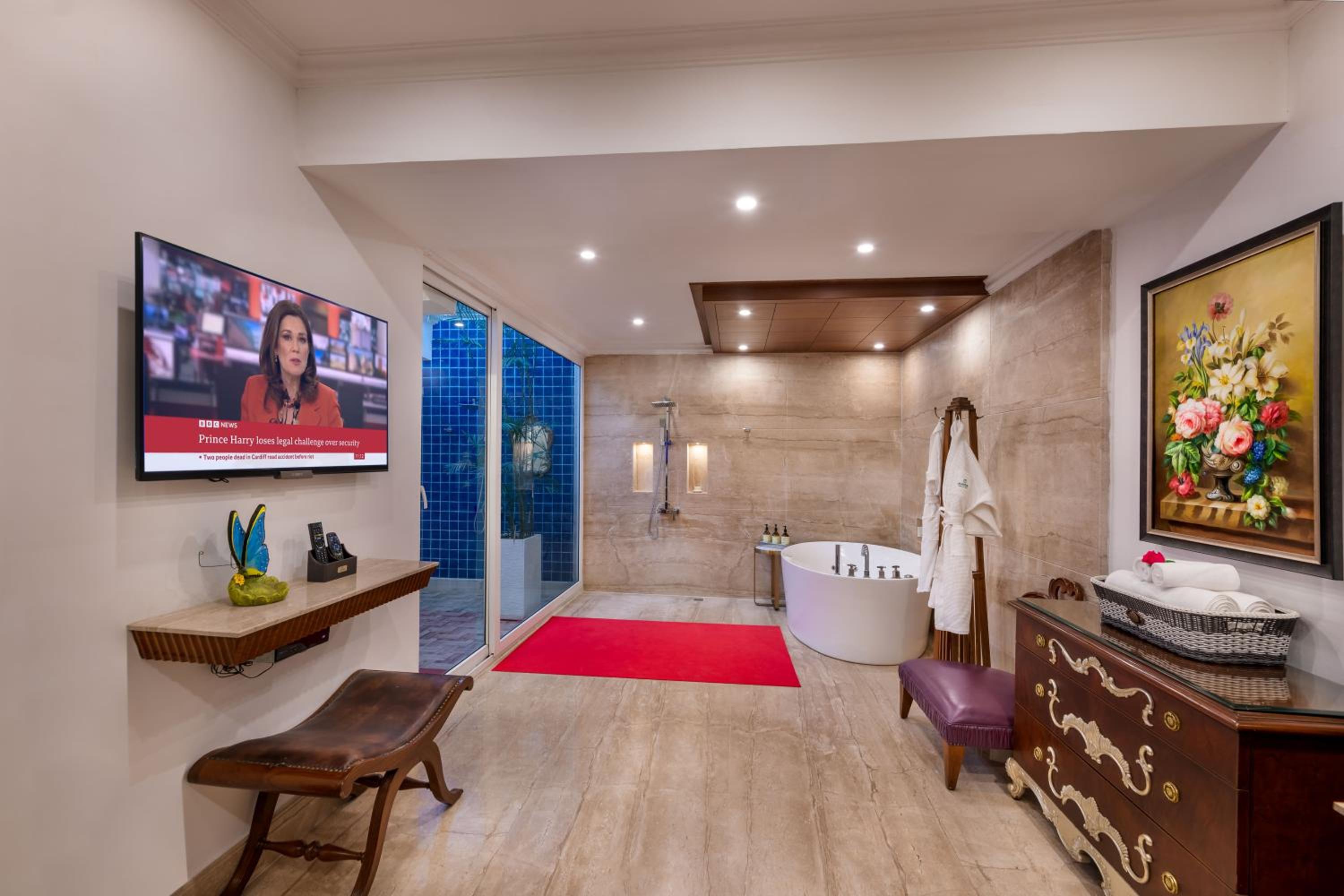 Royal Villa  - 10% Discount on Foods & Soft Beverages* | 15% Discounts on Laundry Services* | INR 500 spa credit during your stay on selective Massage services. TnC Apply.* | Free Mini-bar - 2 cans of soft Beverages (Once on Arrival) - Photo 3
