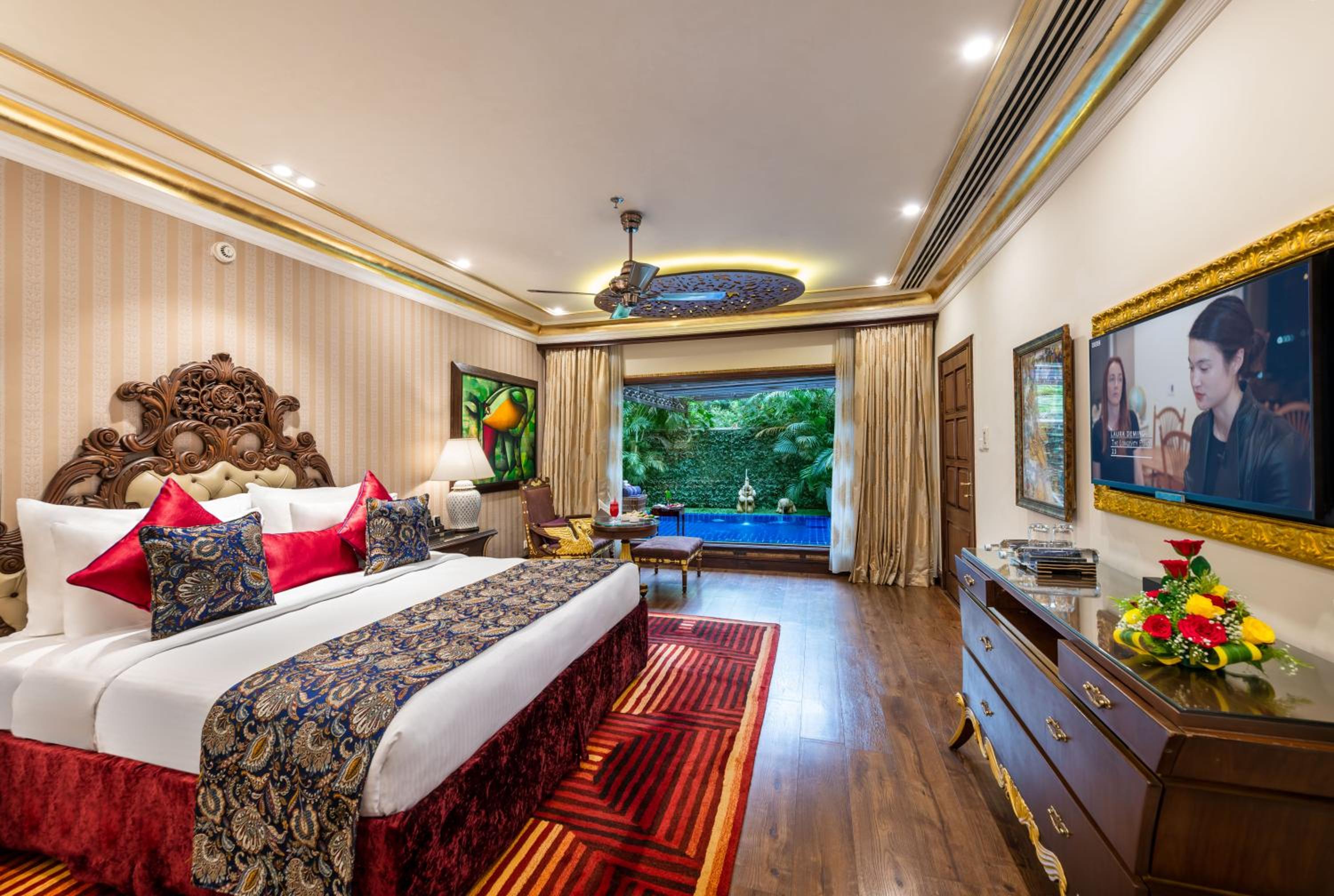 Royal Villa  - 10% Discount on Foods & Soft Beverages* | 15% Discounts on Laundry Services* | INR 500 spa credit during your stay on selective Massage services. TnC Apply.* | Free Mini-bar - 2 cans of soft Beverages (Once on Arrival) - Photo 4