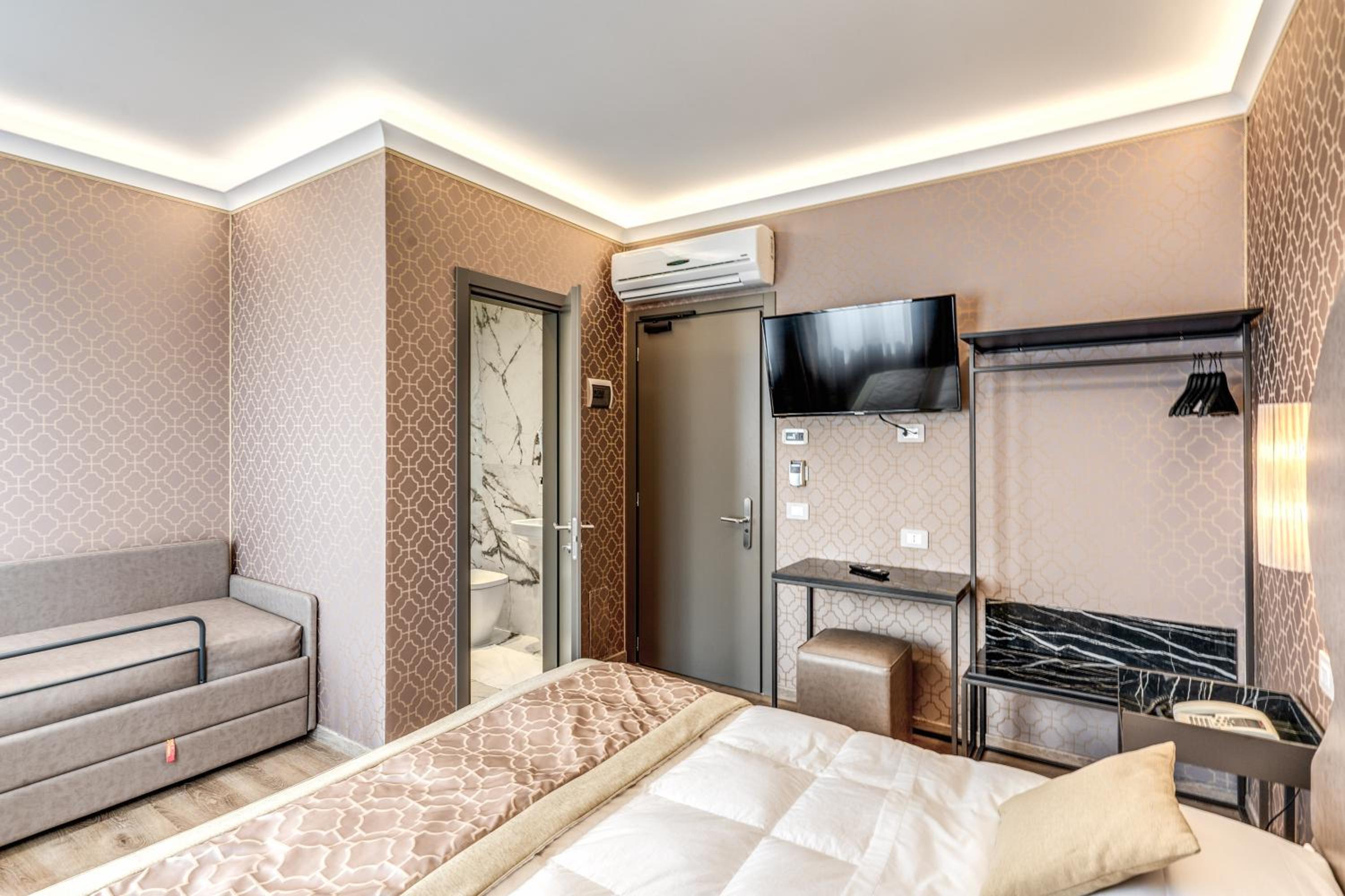 Triple Room