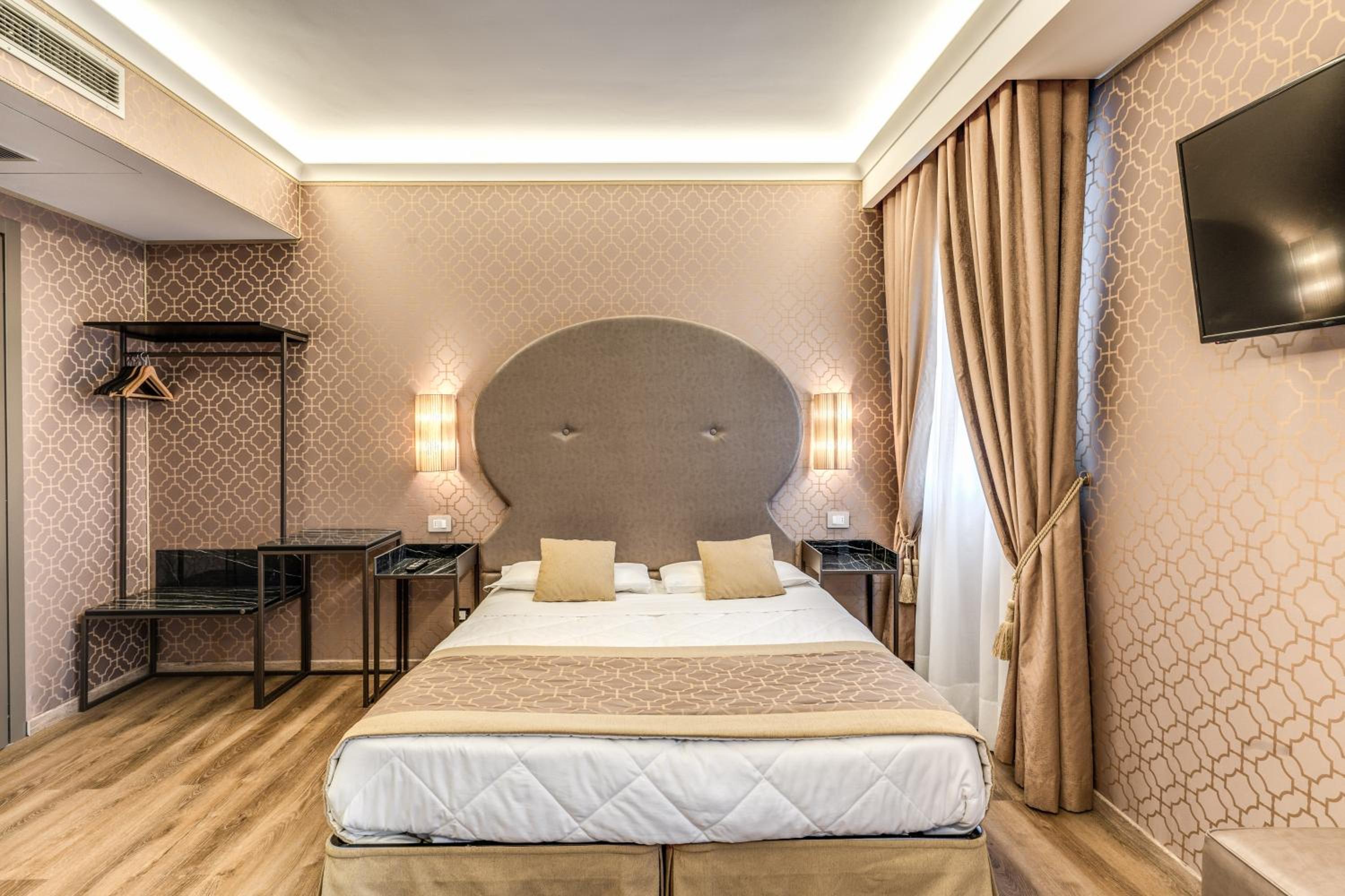 Double room thumbnail 6
