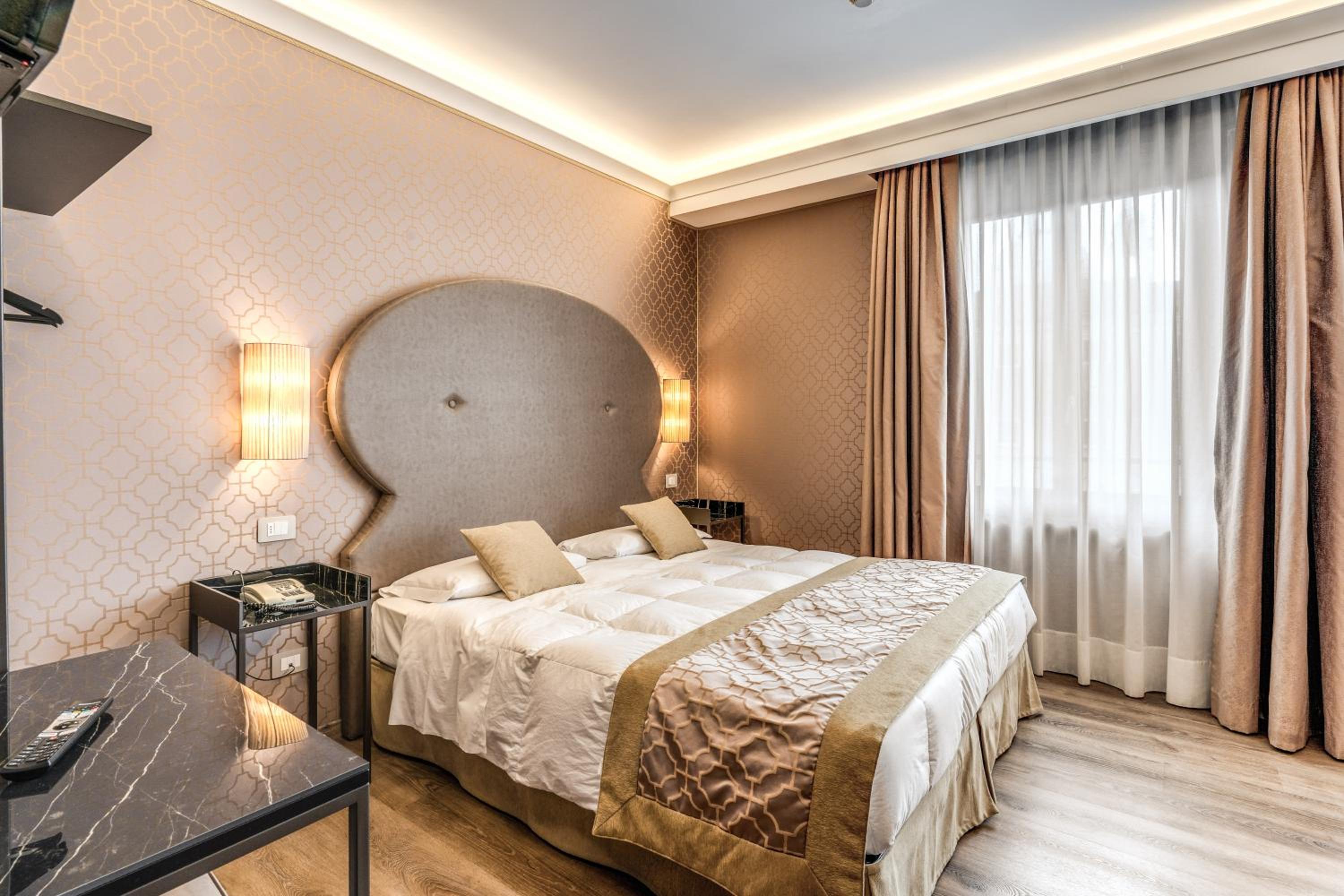 Double Room thumbnail 5