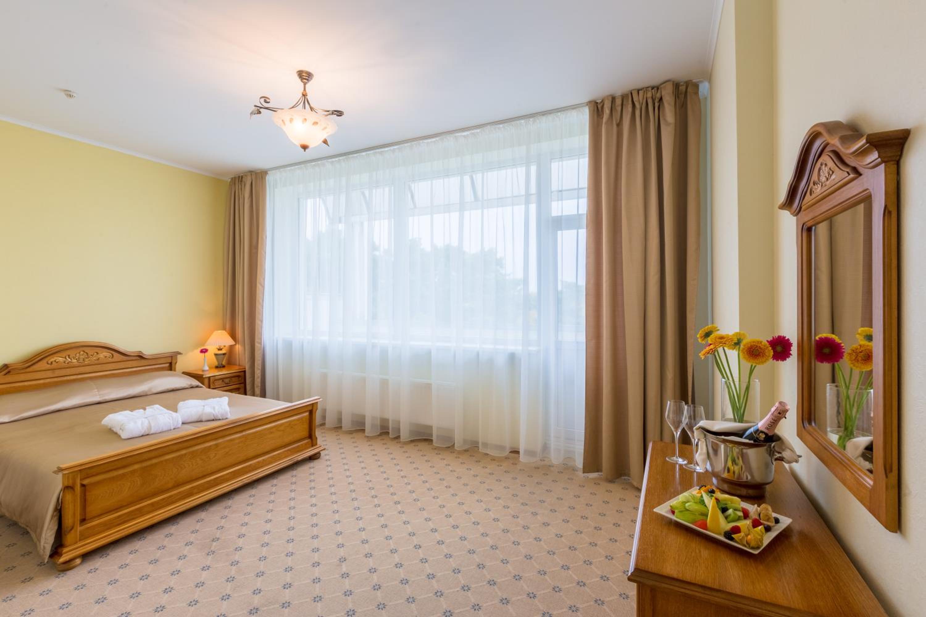 Deluxe Room with spa access photo 3