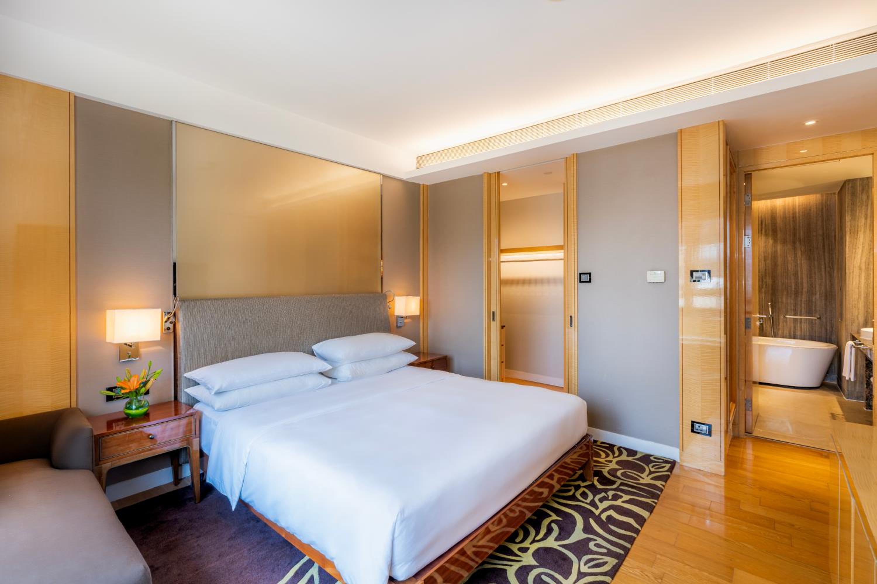 Two-Bedroom Executive Apartment 1 King Bed & 2 Twin Beds Two-Bedroom Executive Apartment 1 King Bed & 2 Twin Beds