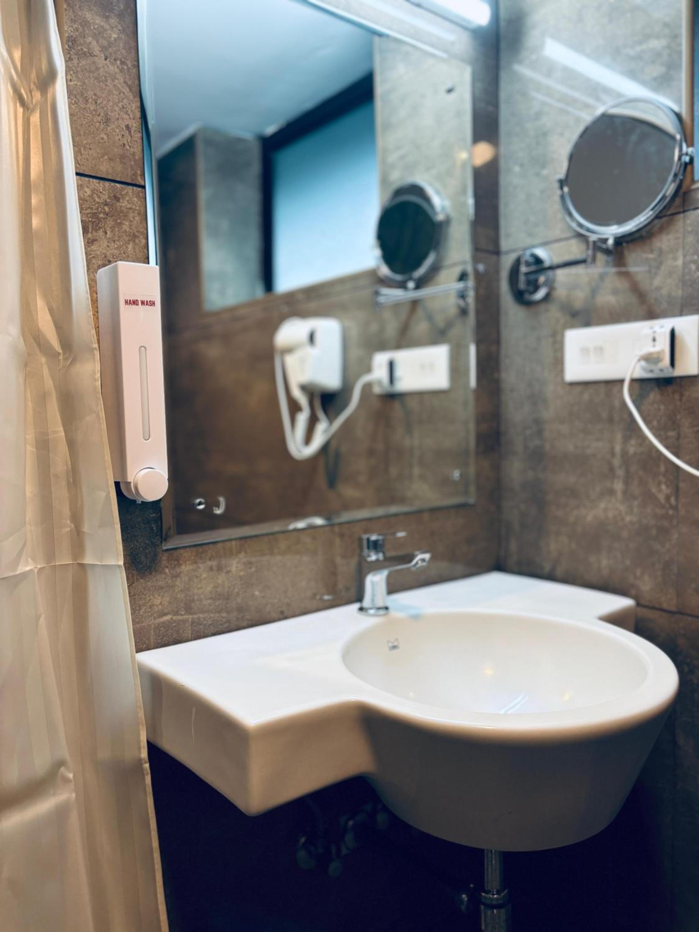 Suite - Photo 2