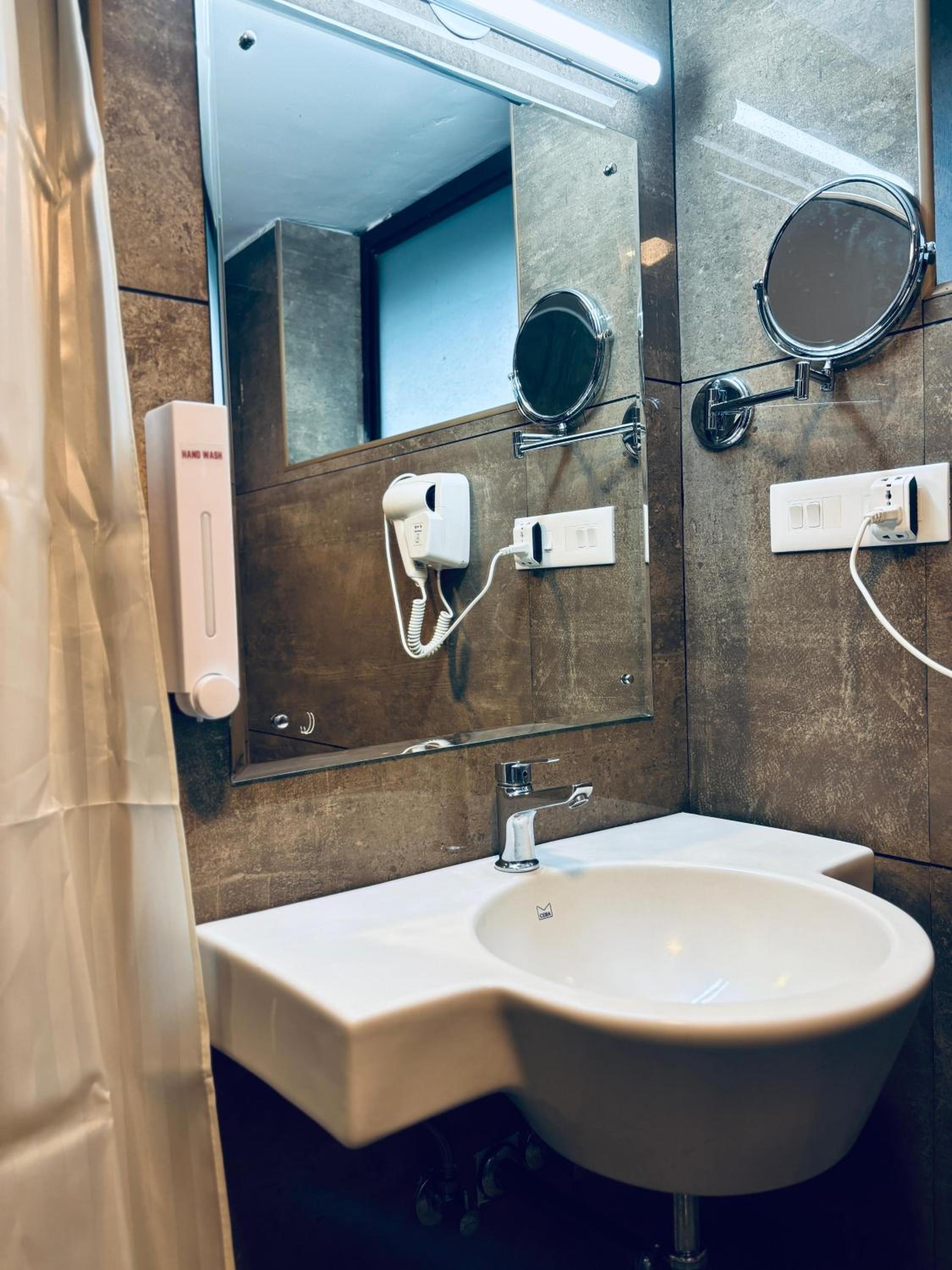 Suite - Photo 8