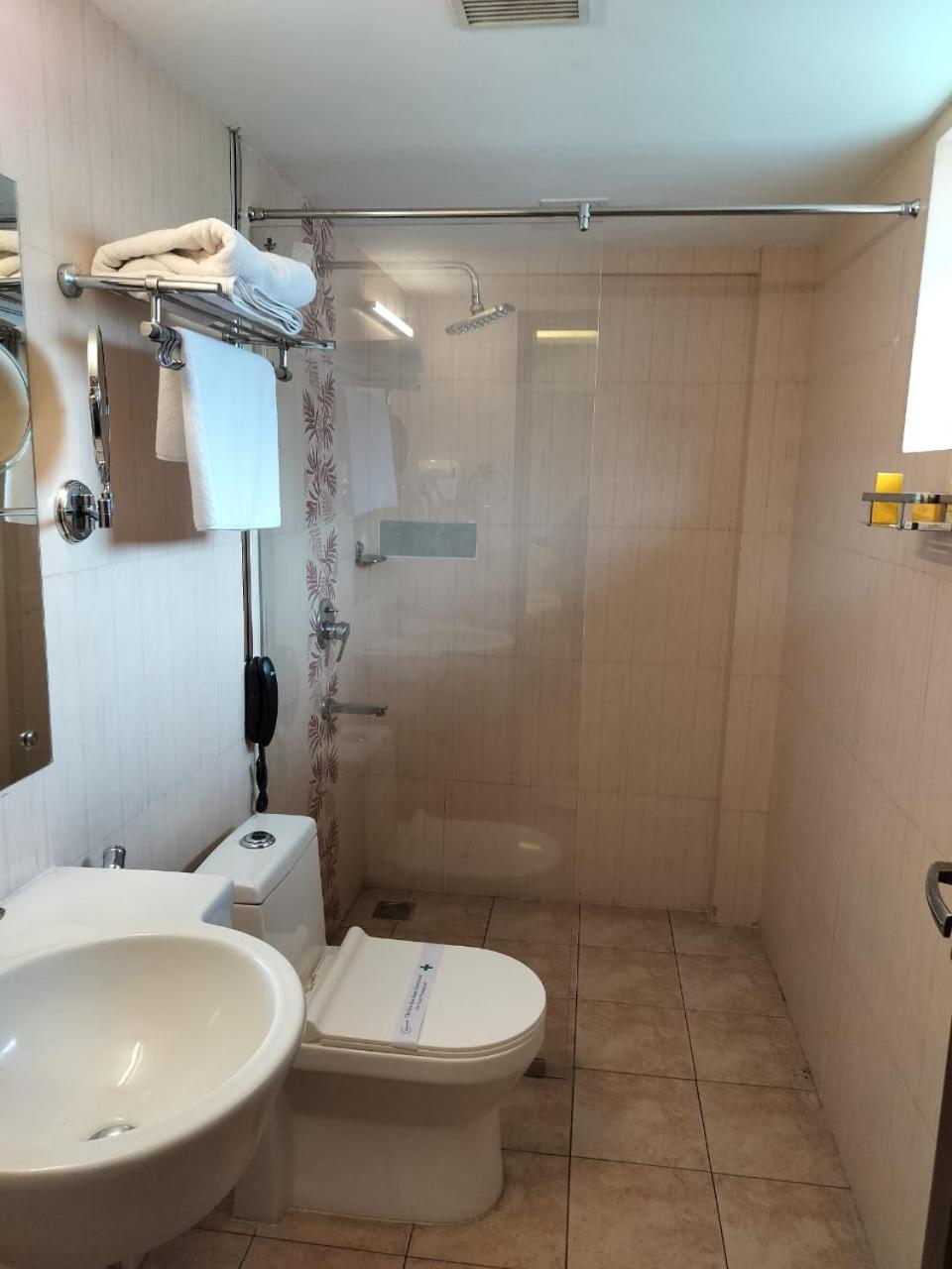 Suite - Photo 17