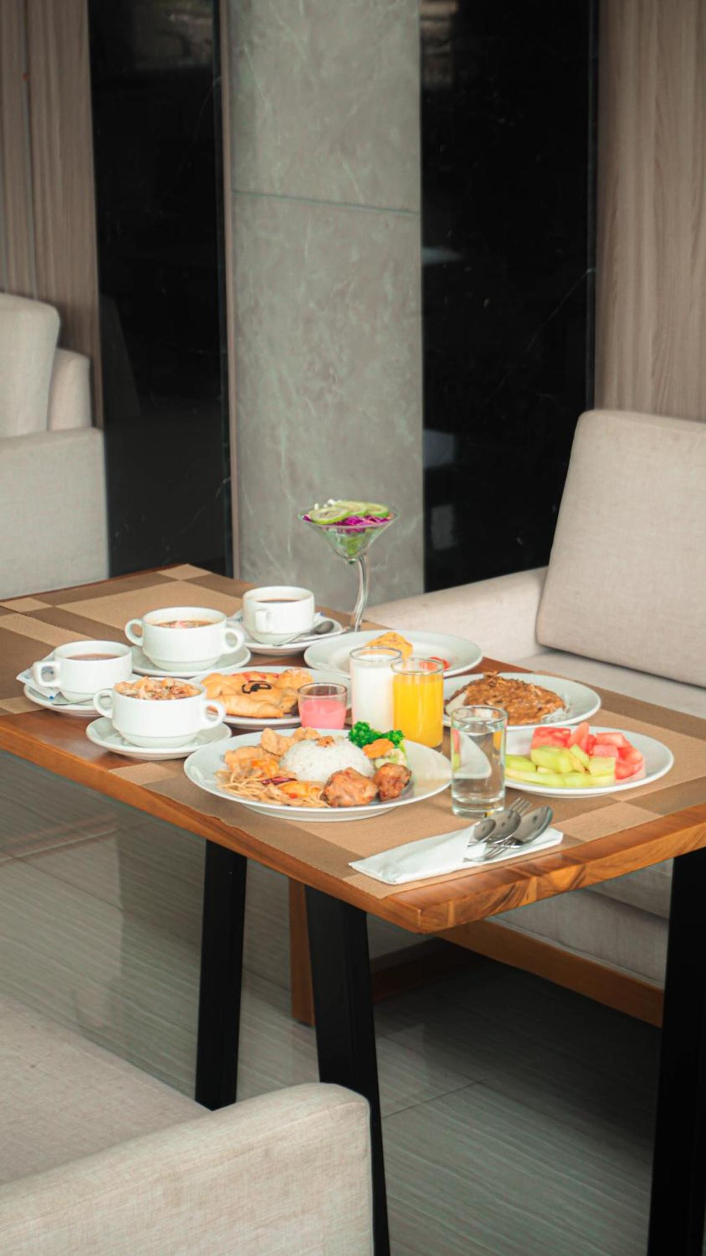Deluxe King Room - Photo 2