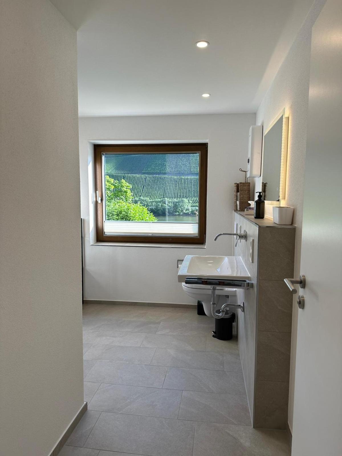 Deluxe Two-Bedroom Apartment with Garden View photo 2