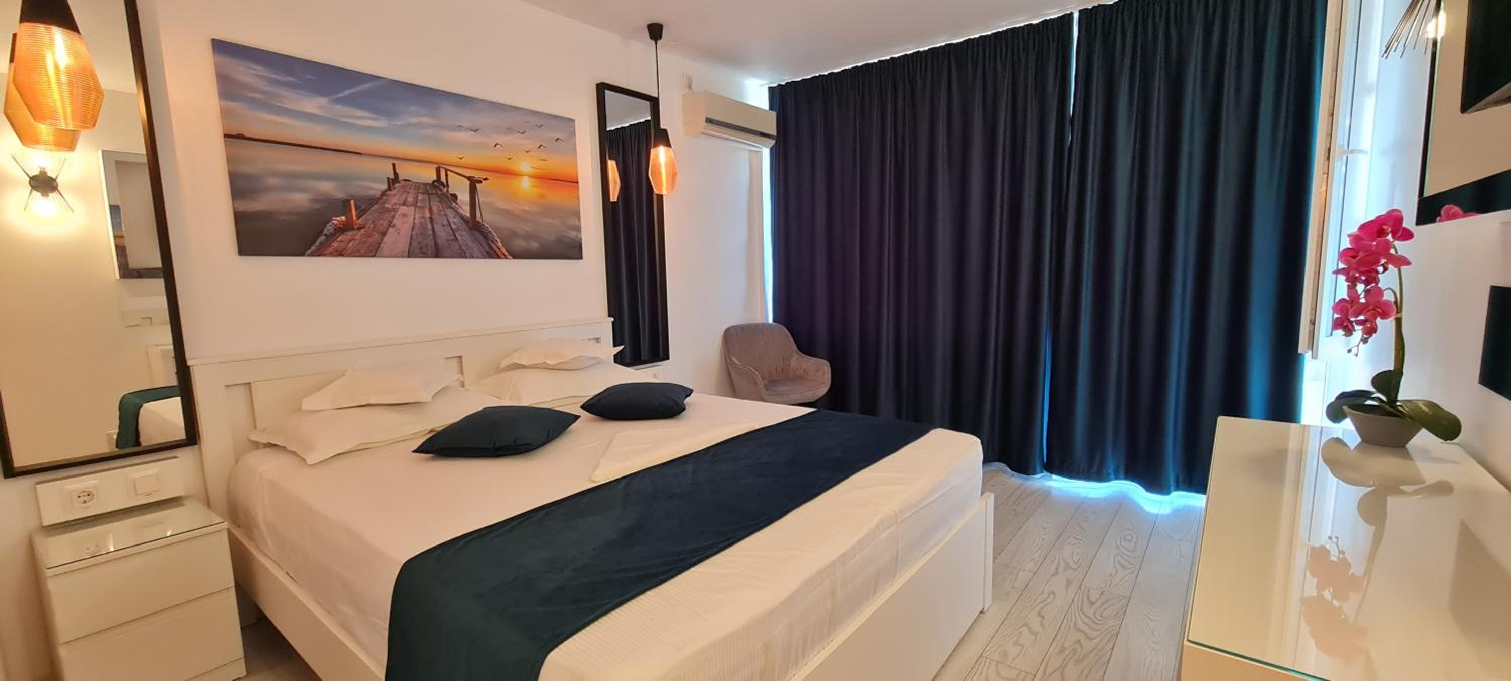 Queen Room with Garden View - Photo 8