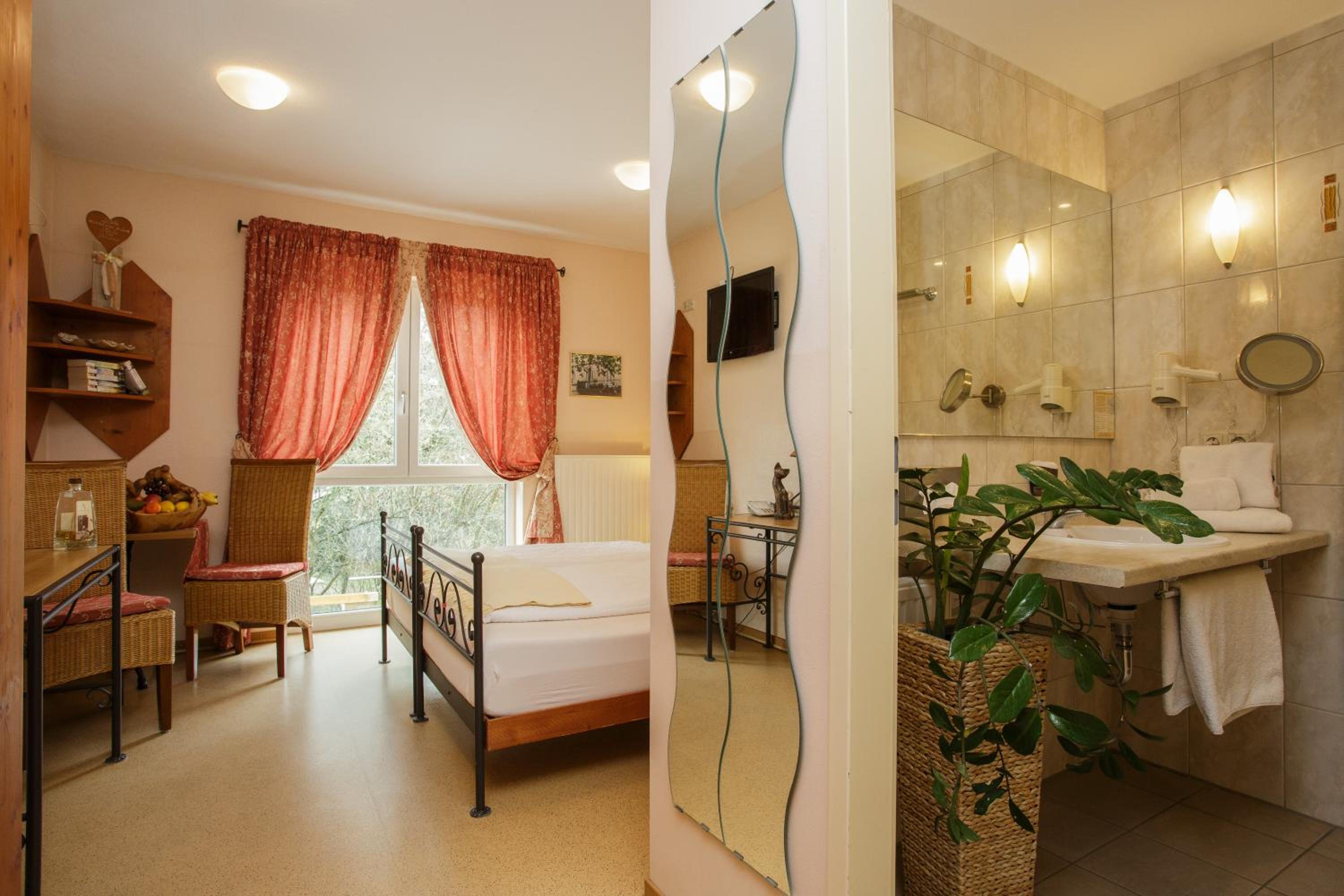 Single Room with Garden View photo 1