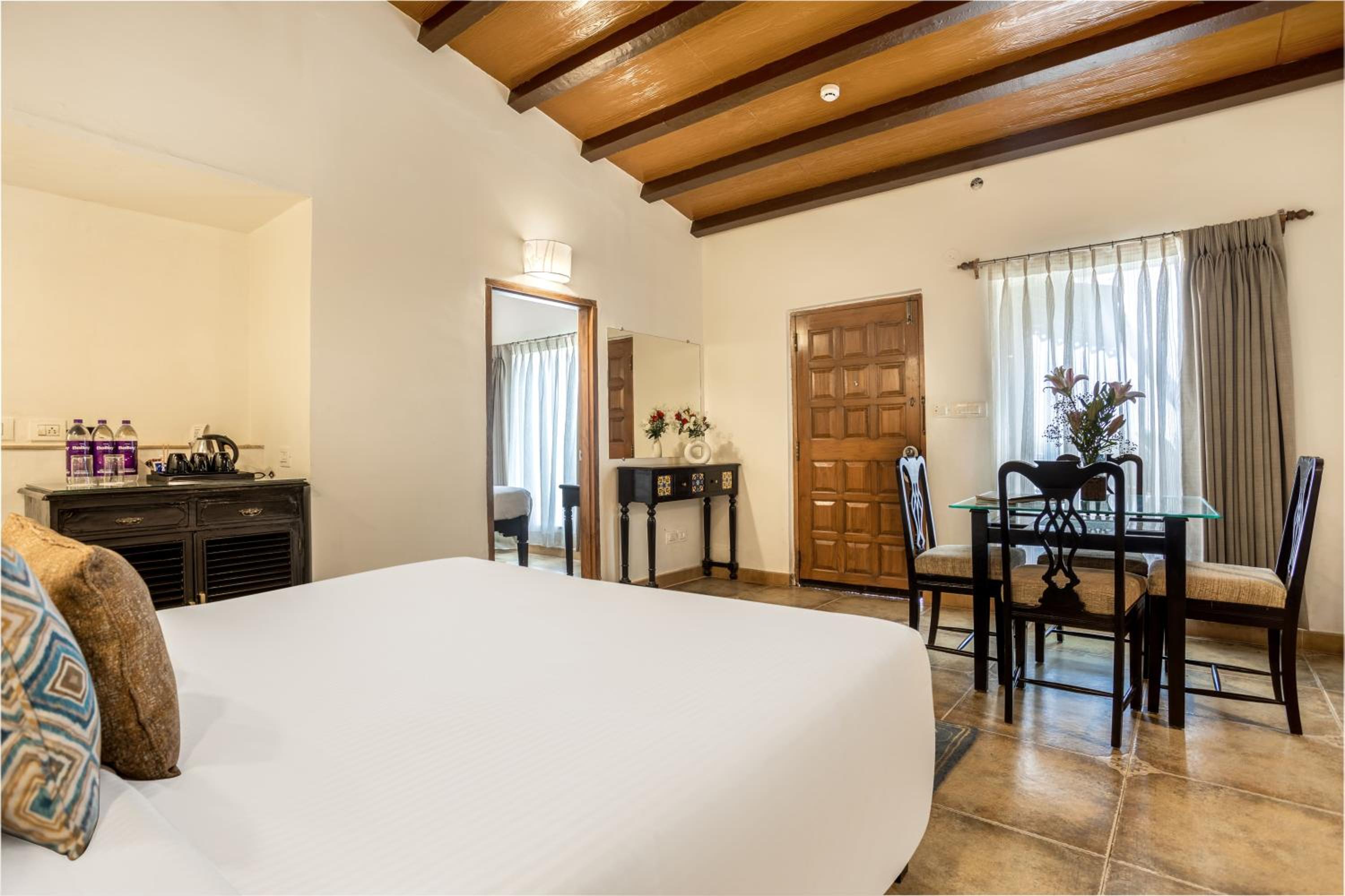 Family  - 15% Discount on Food & Beverages (Not Applicable on Room Service) - Photo 6