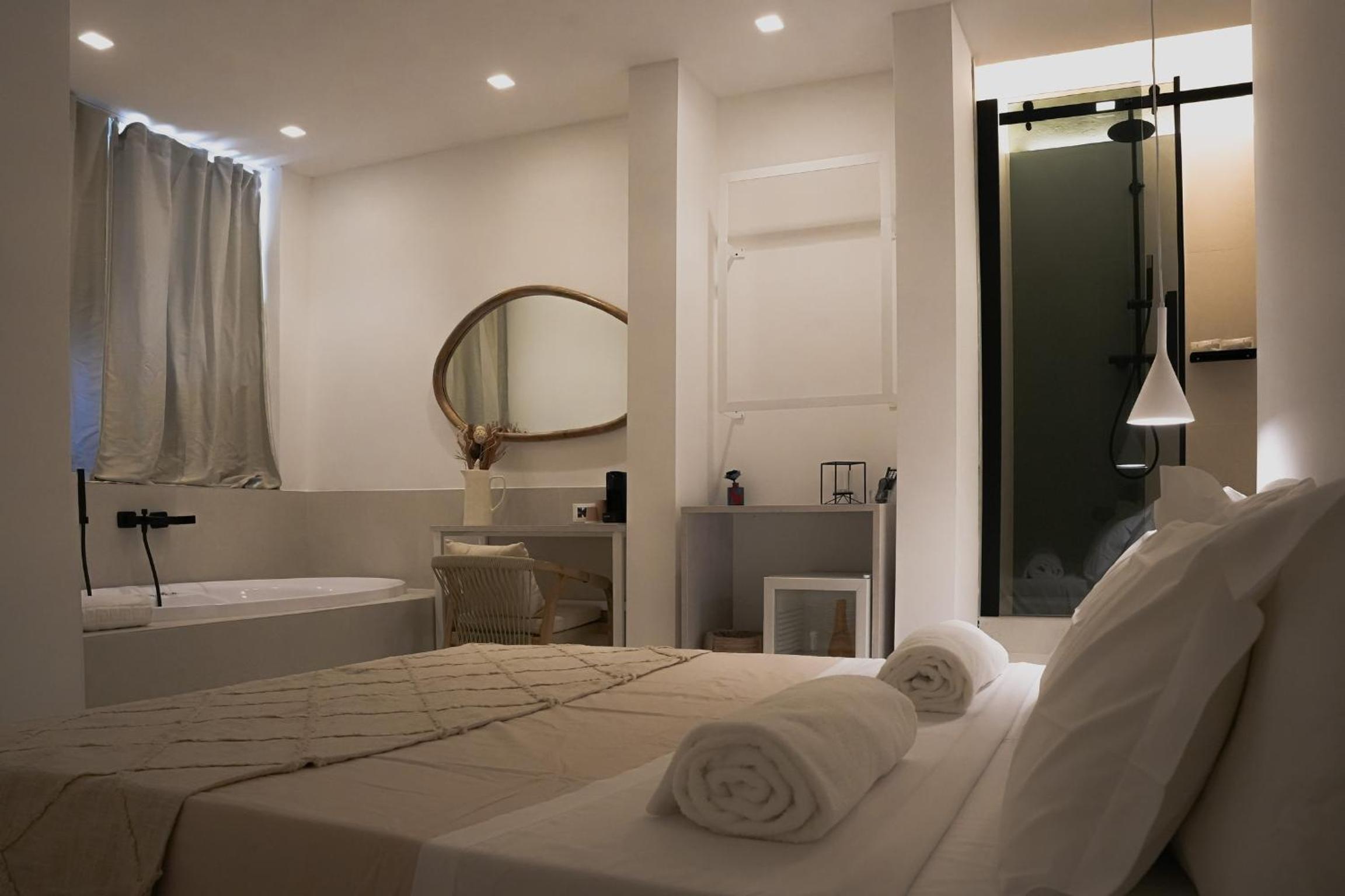 Queen Room with Spa Bath - Photo 1