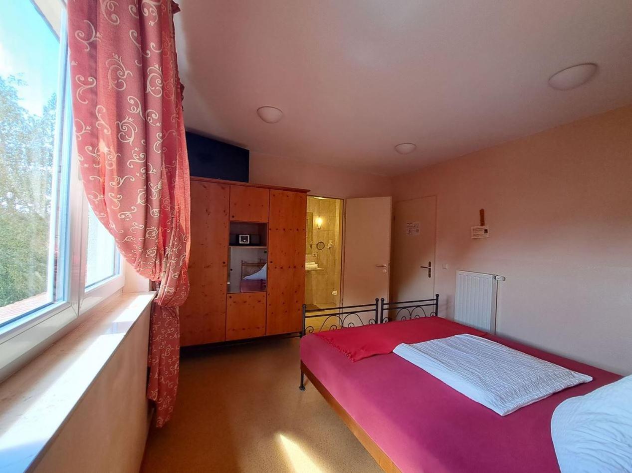 Deluxe King Suite photo 3