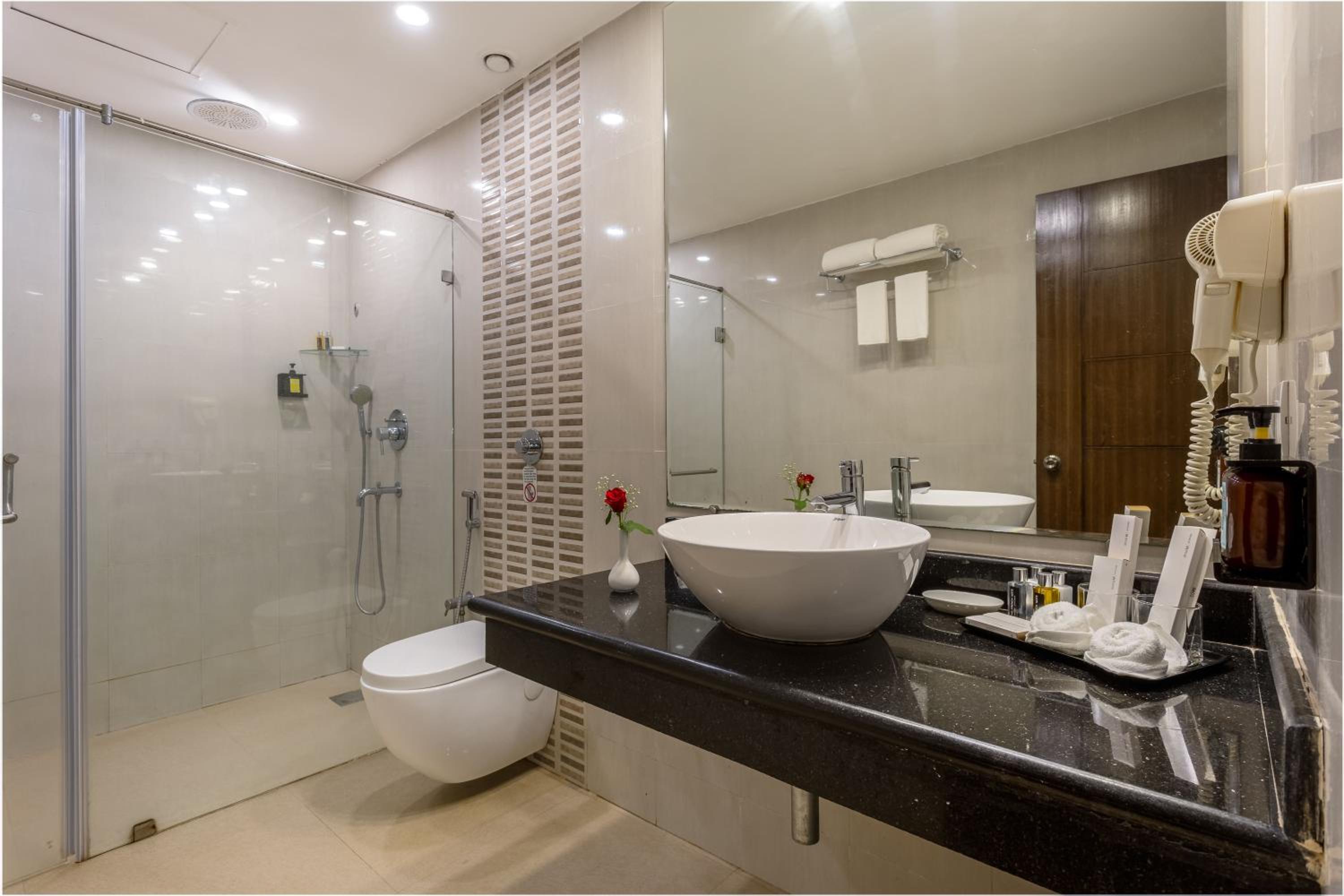 Hill View Deluxe Double  - 15% Discount on Food & Beverages (Not Applicable on Room Service) - Photo 5
