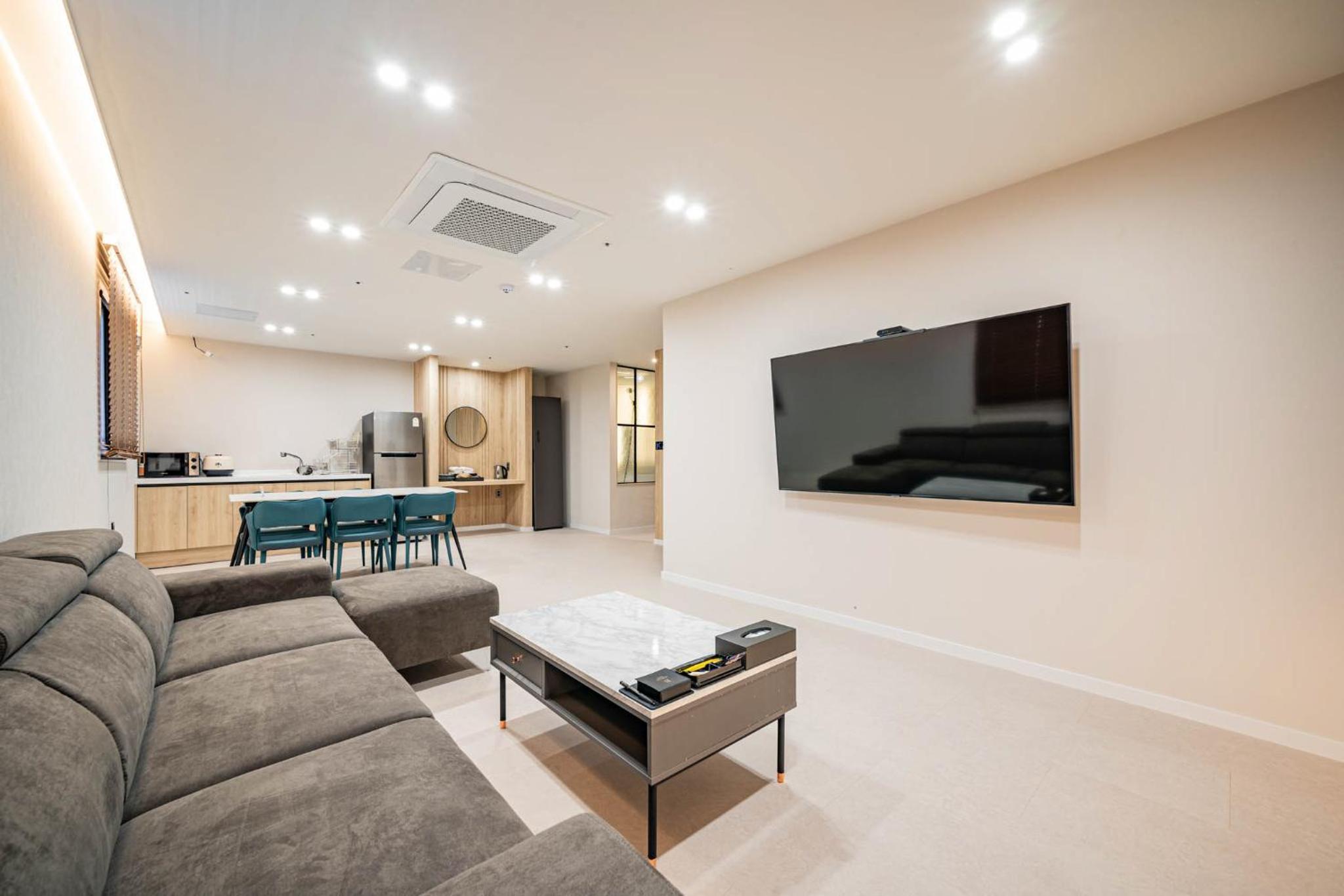 Deluxe Family Room