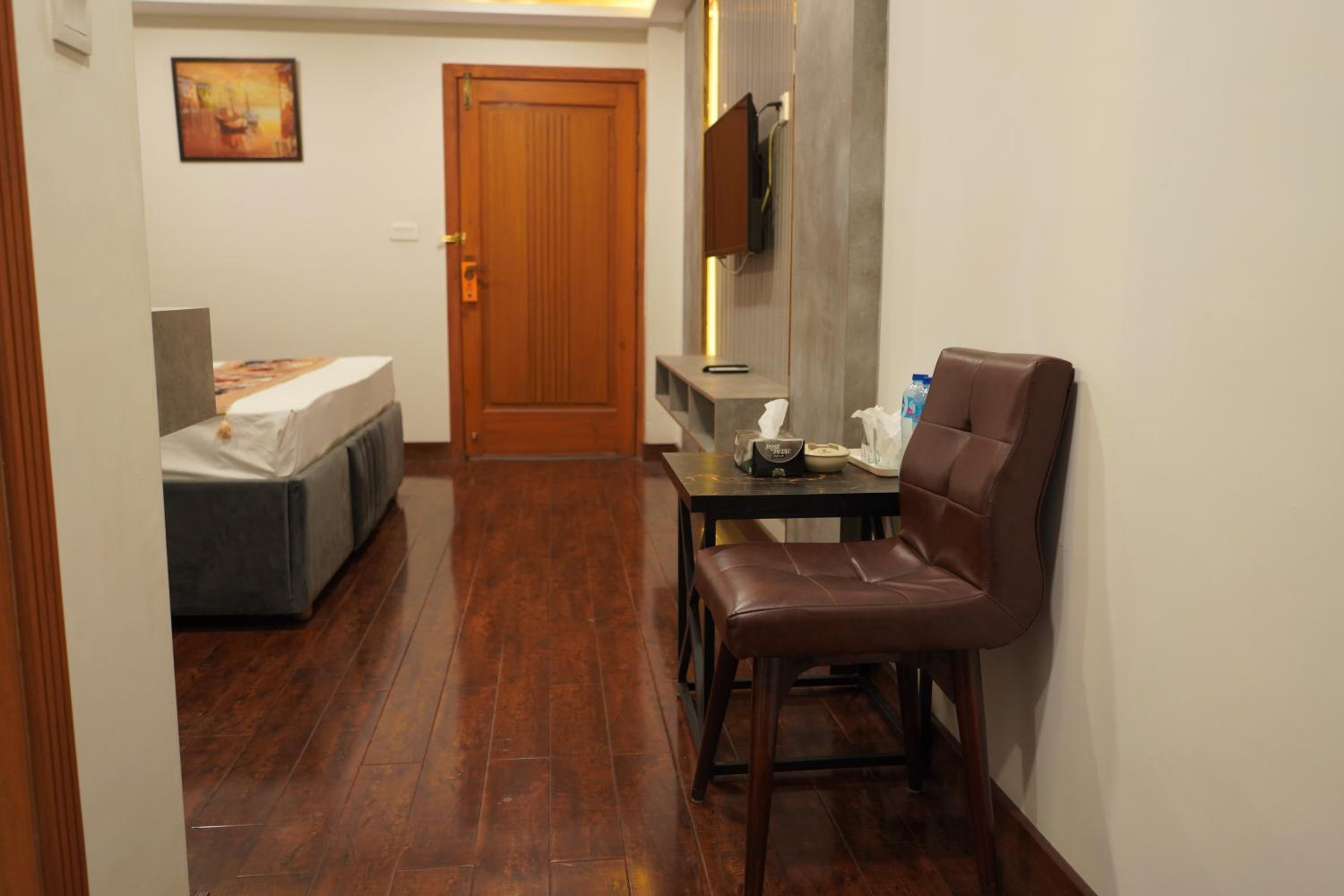 Deluxe Double Room - Photo 11