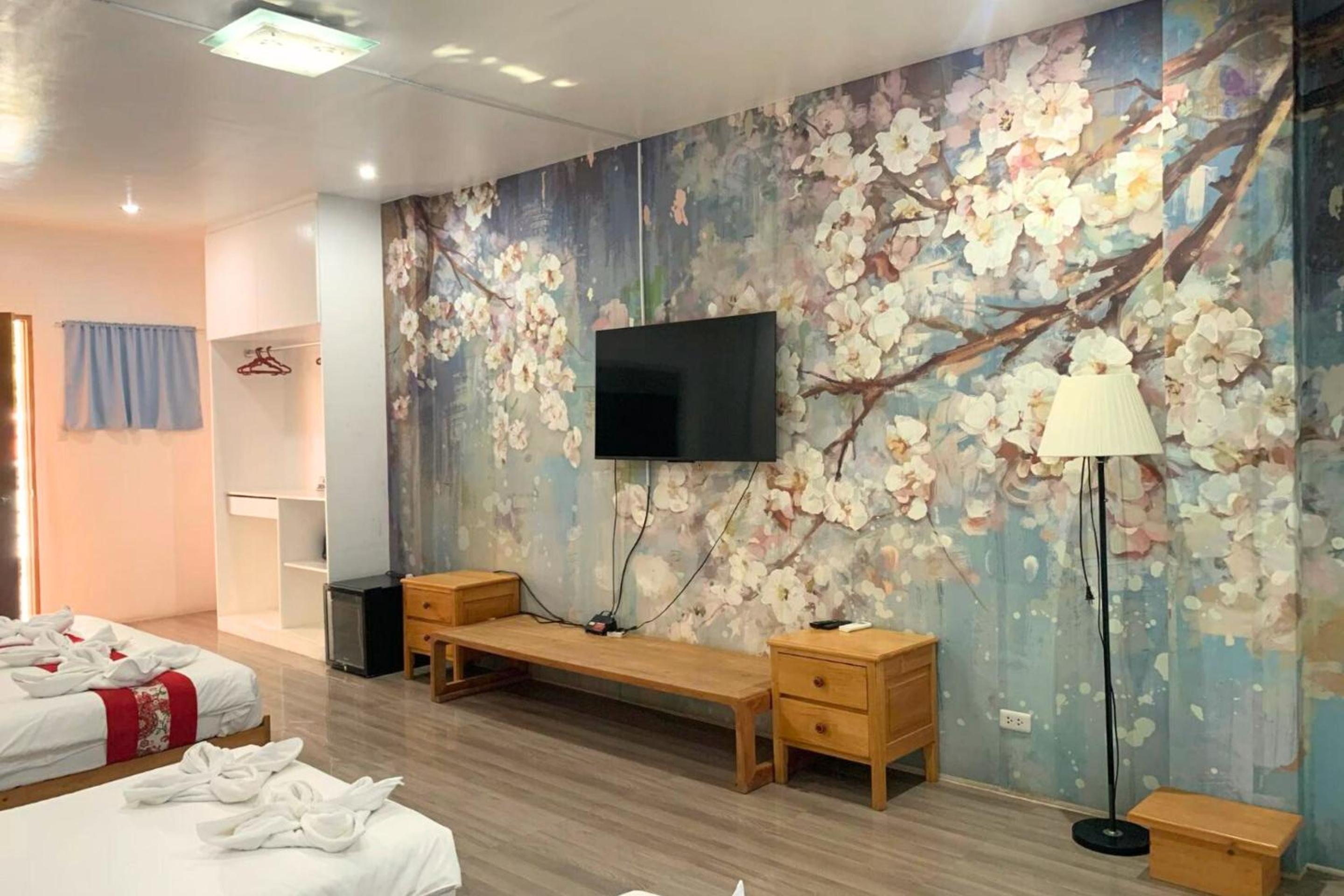 Deluxe Room - Photo 5