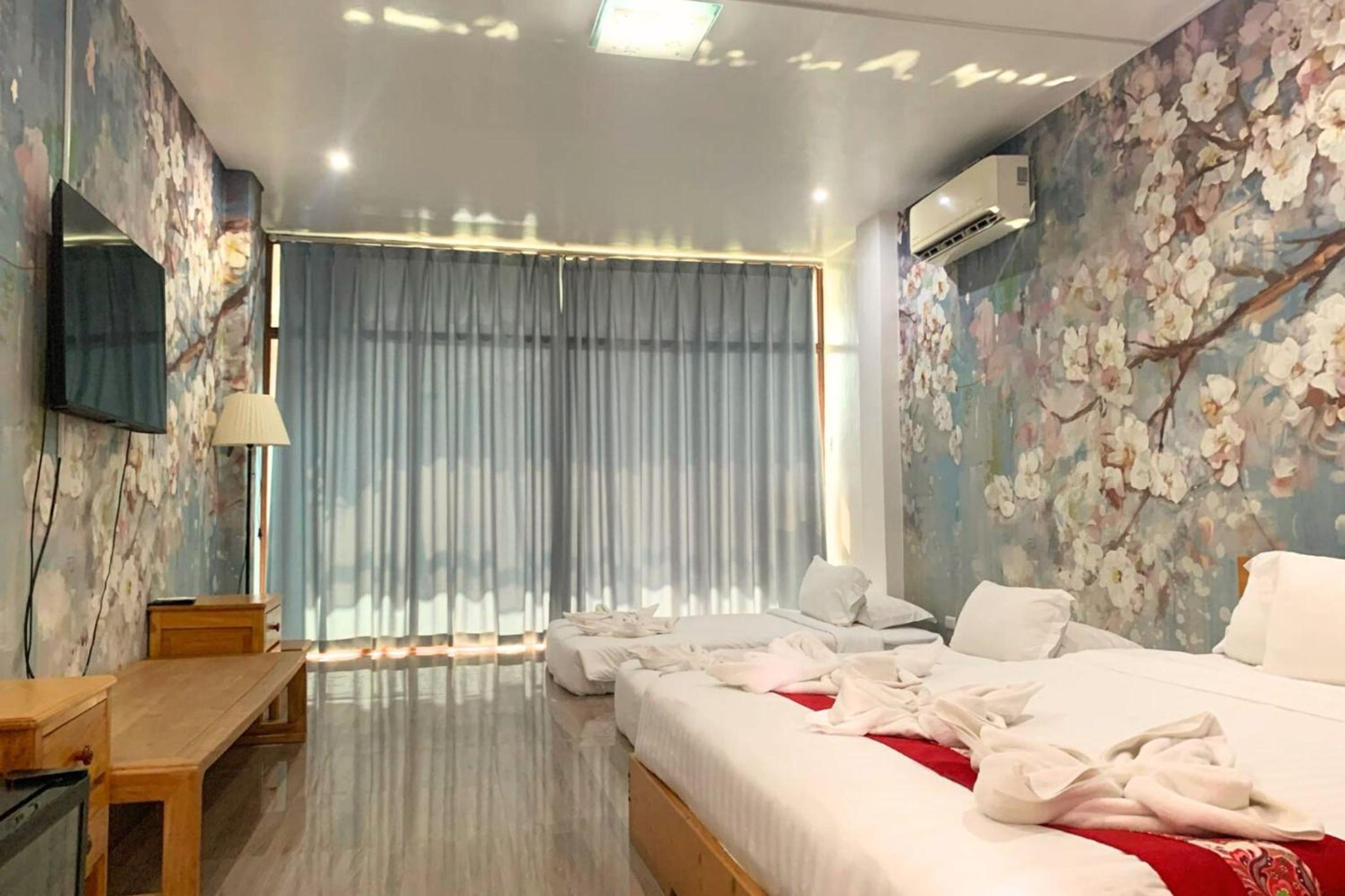 Deluxe Room - Photo 6
