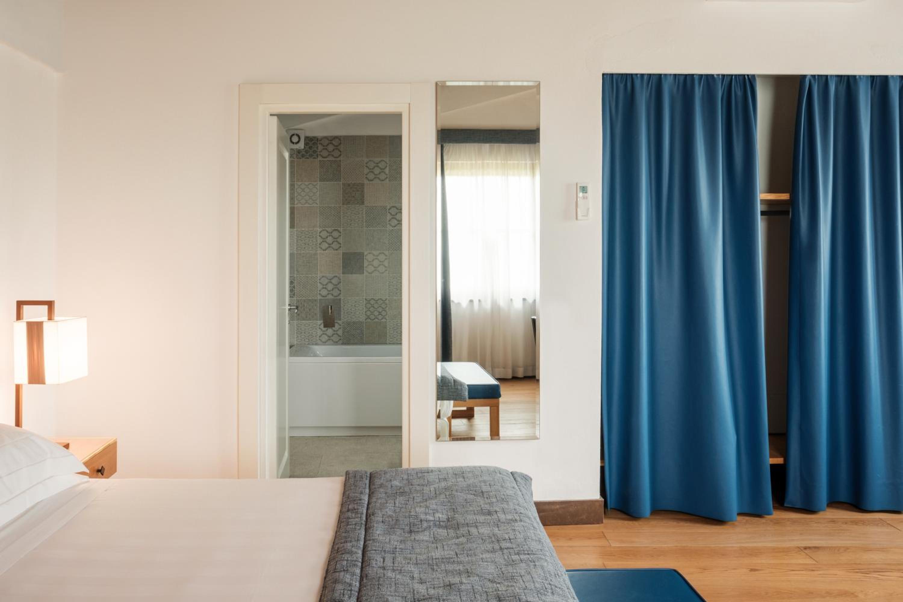 One-Bedroom Apartment - Photo 9