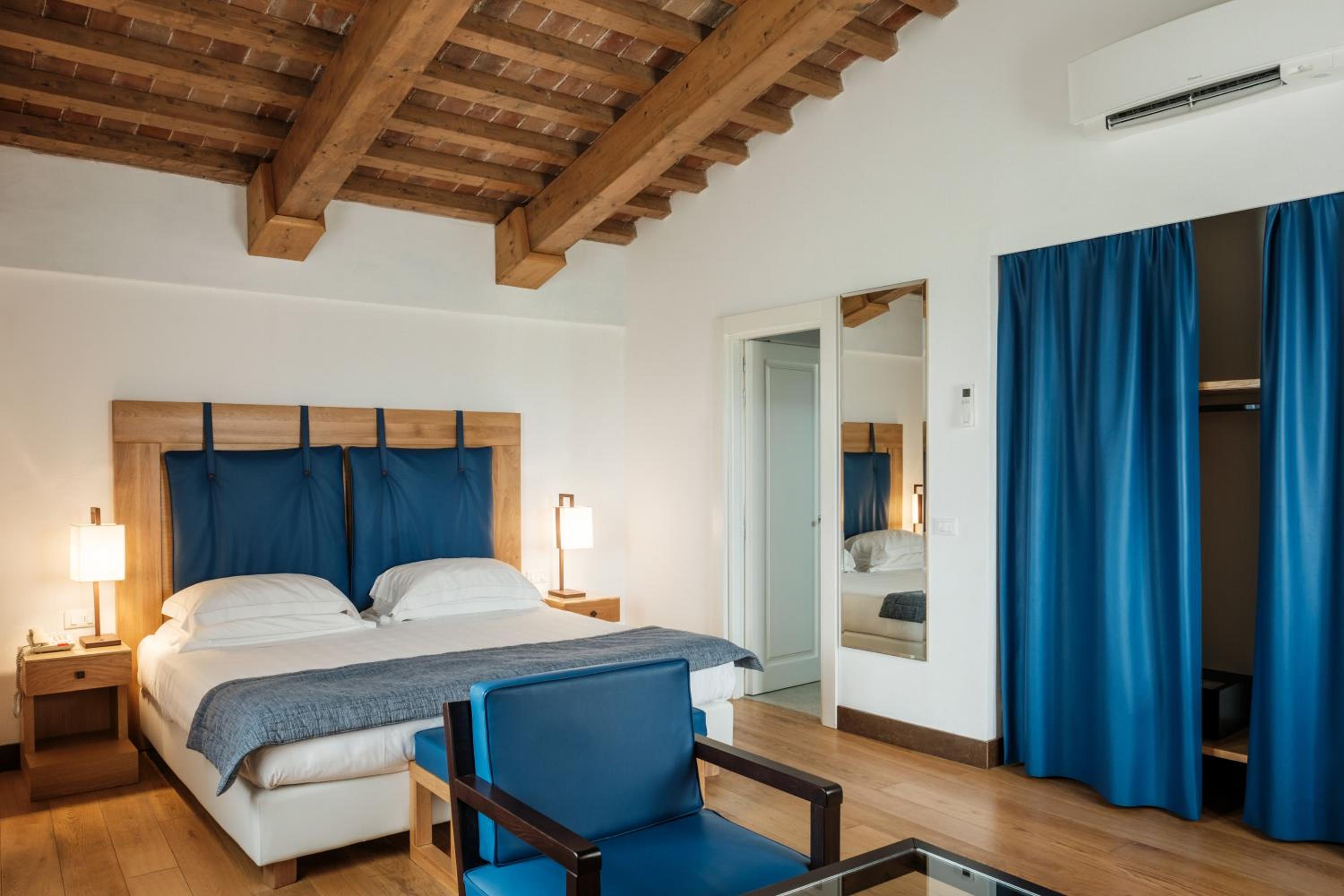 One-Bedroom Apartment - Photo 1