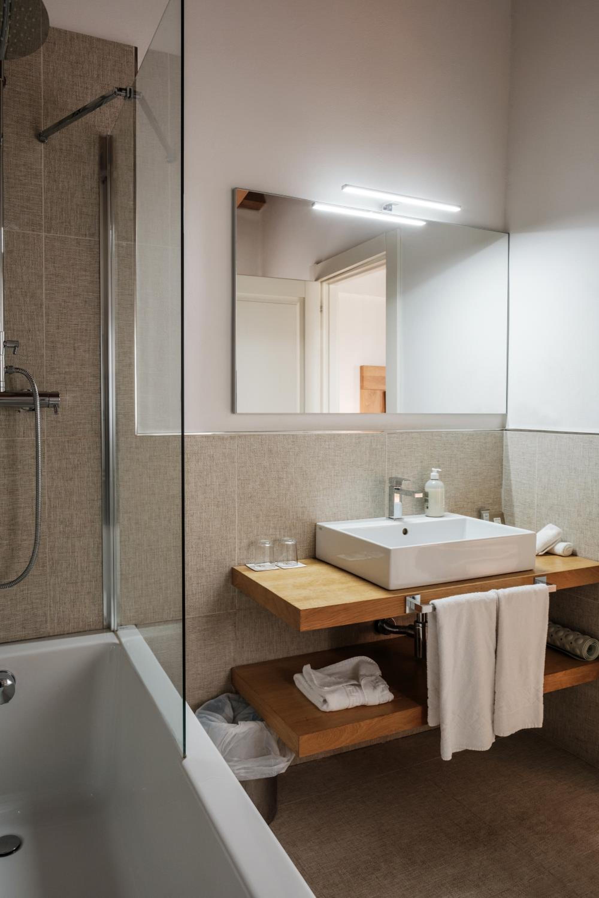 One-Bedroom Apartment - Photo 12