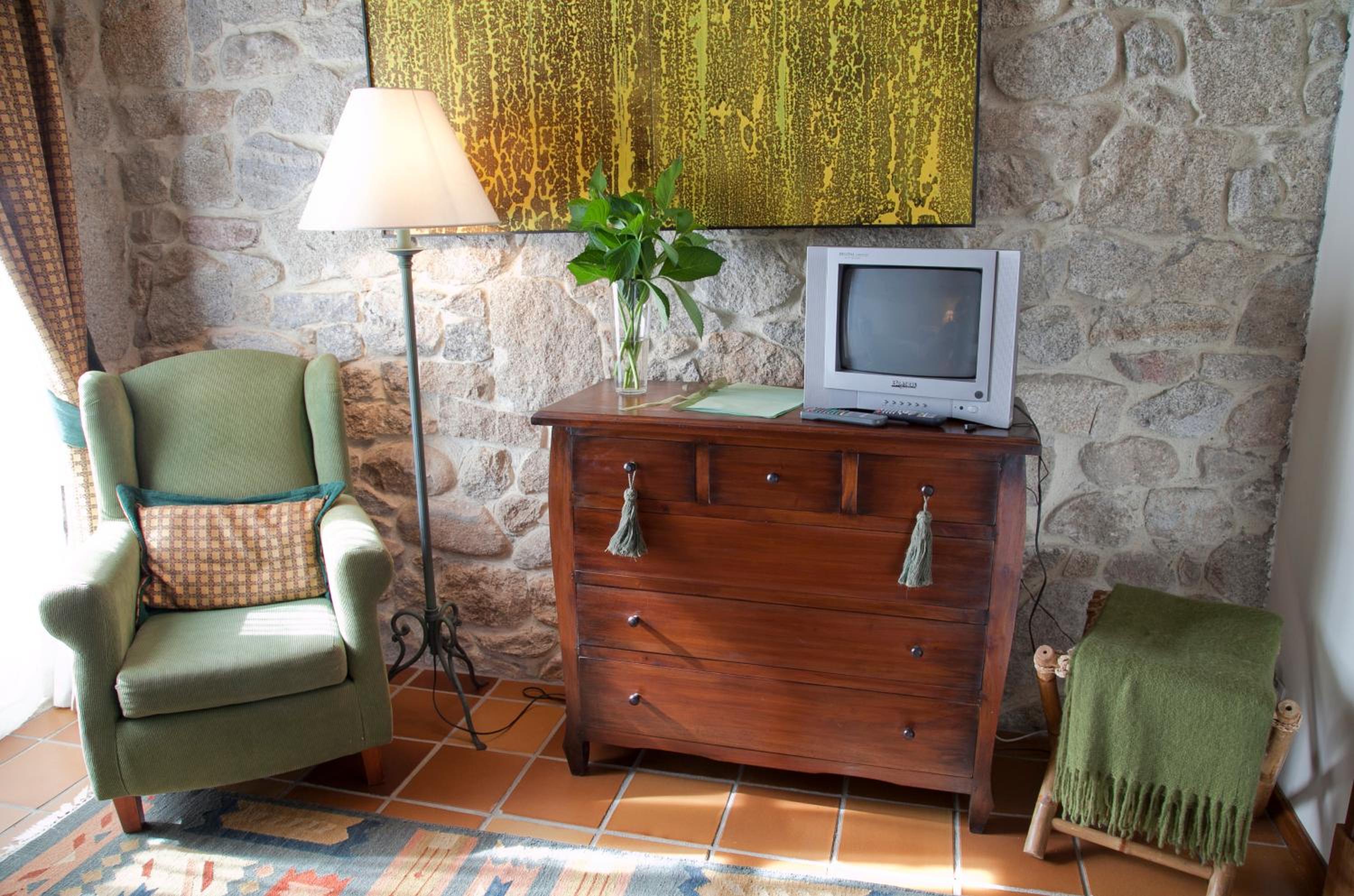Room with Twin Bed - Photo 7