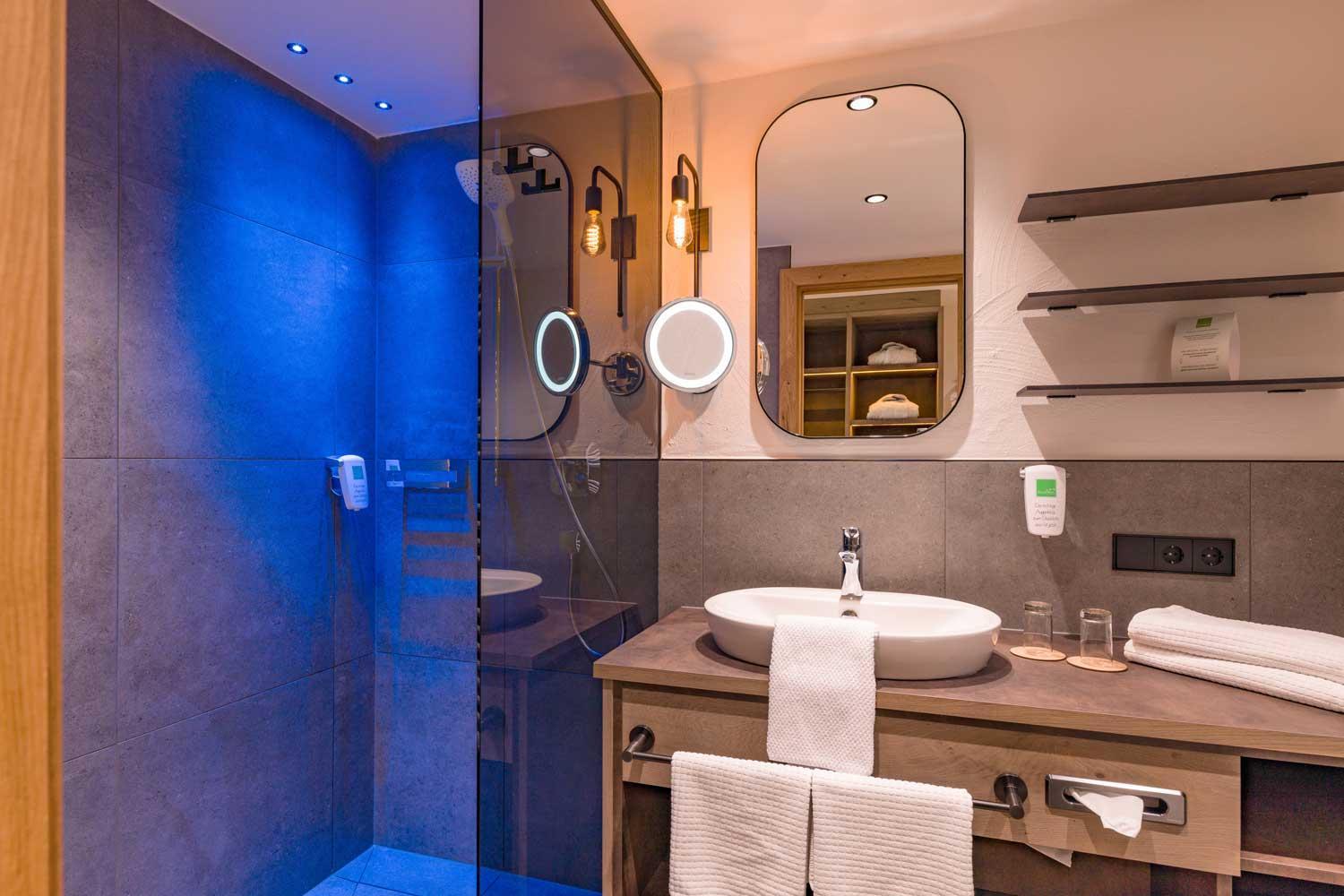 Double Room with Balcony - Photo 4
