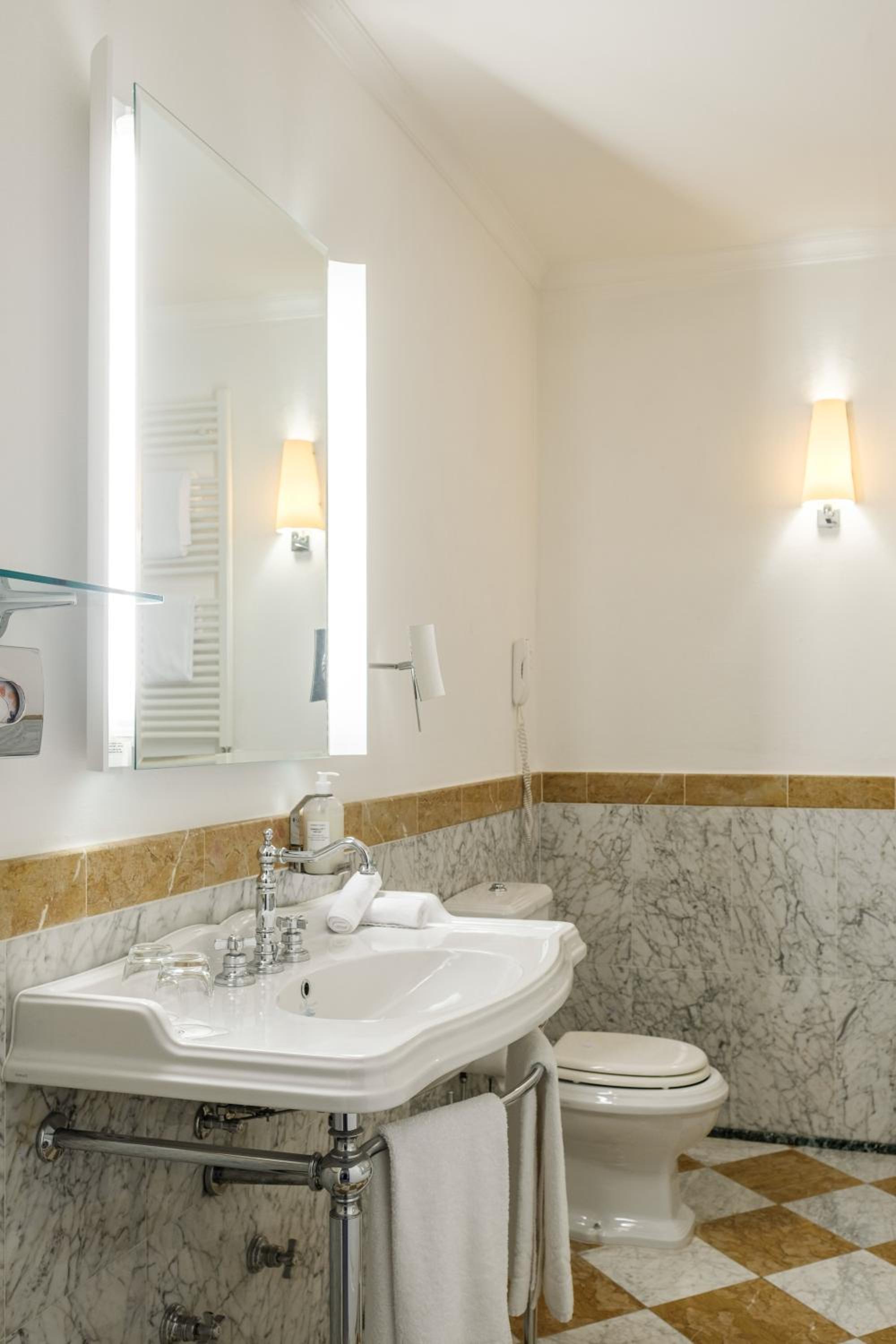 Classic Double Room - Photo 7