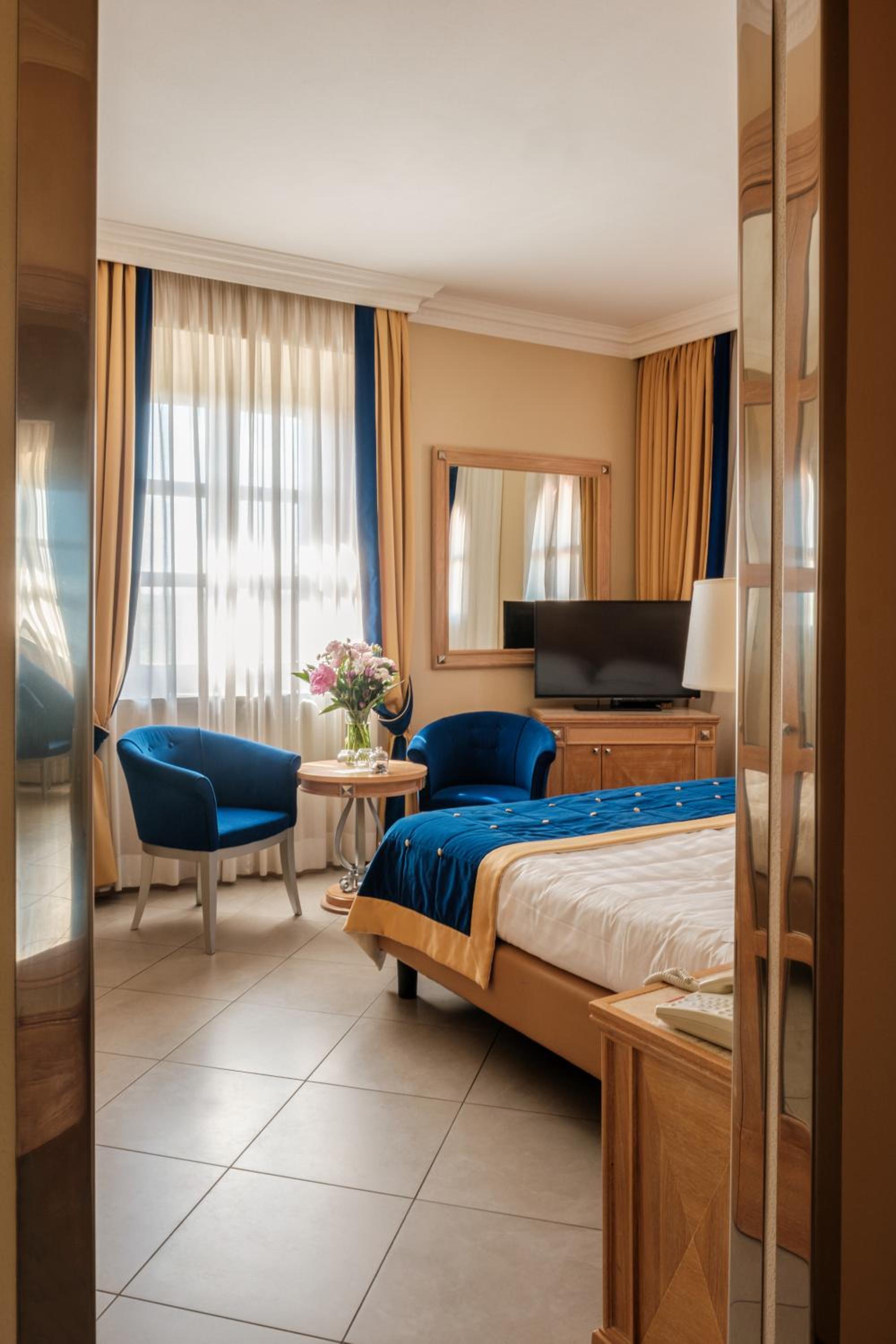 Classic Double Room - Photo 14