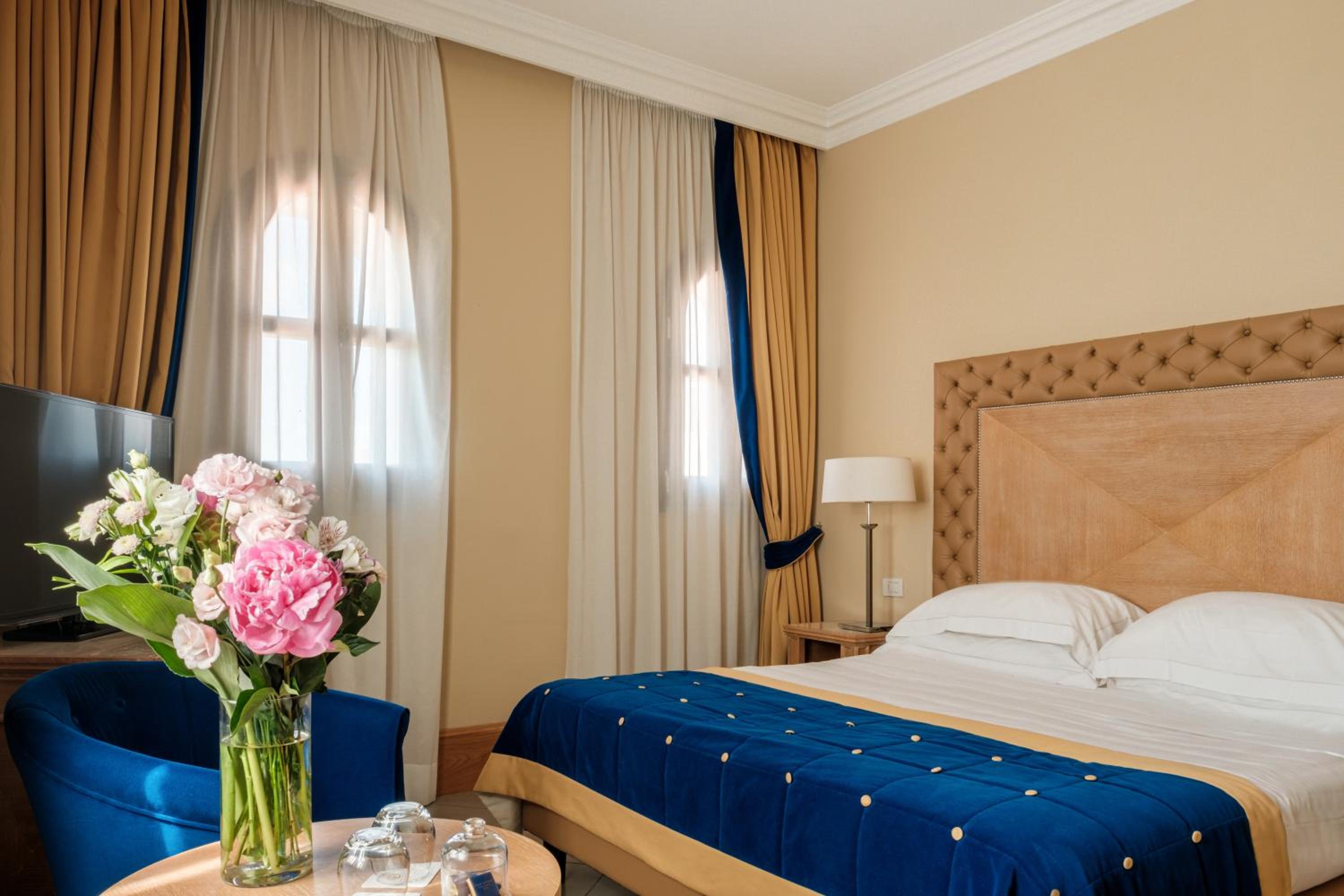 Classic Double Room - Photo 10