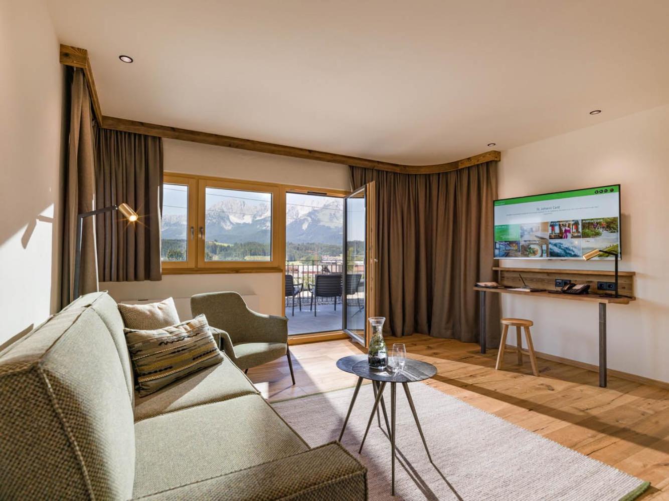 Suite with Balcony - Photo 2